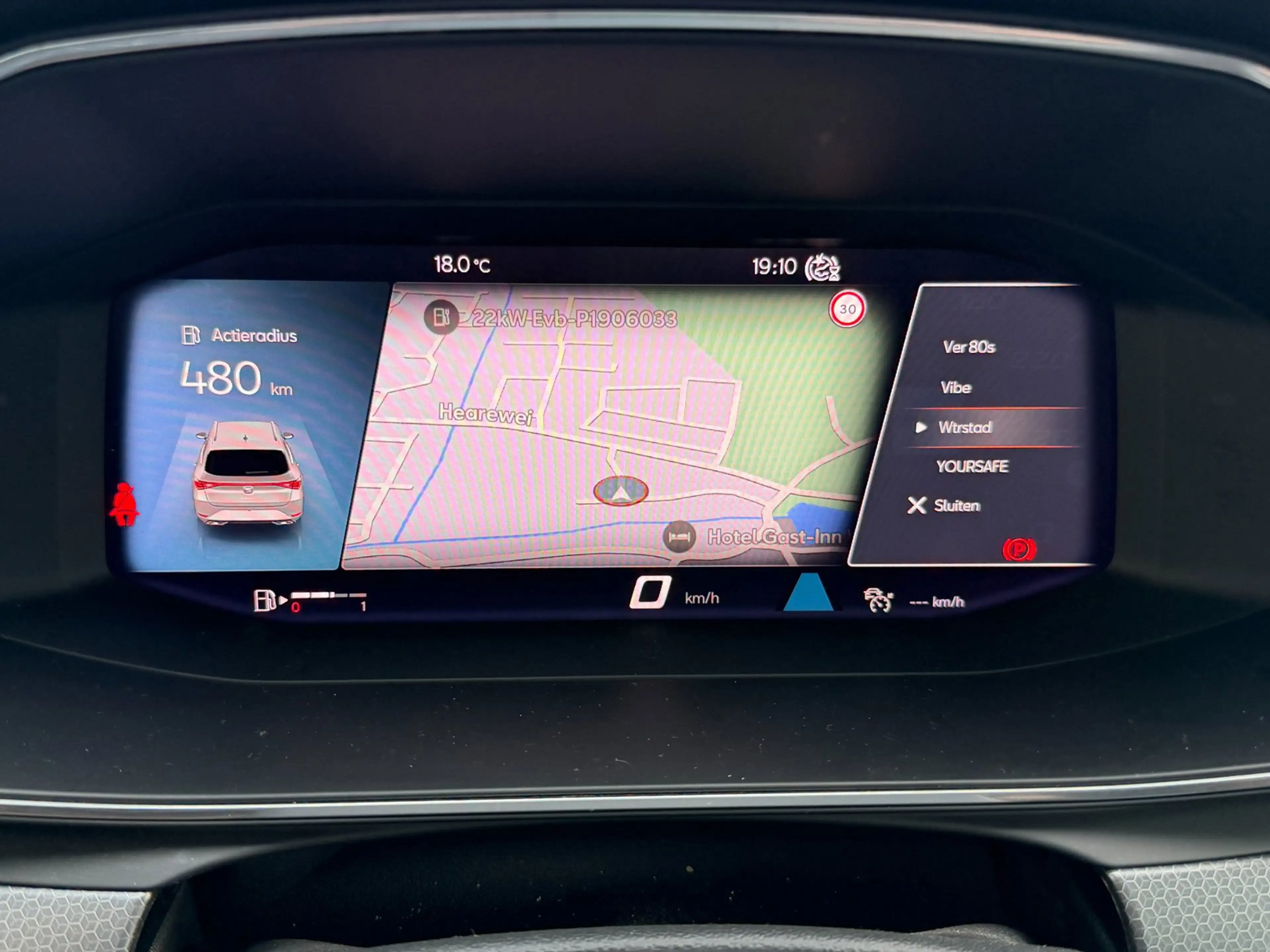 SEAT Leon Sportstourer 1.5 TSI Style Launch Edition / ACC / — photo 26