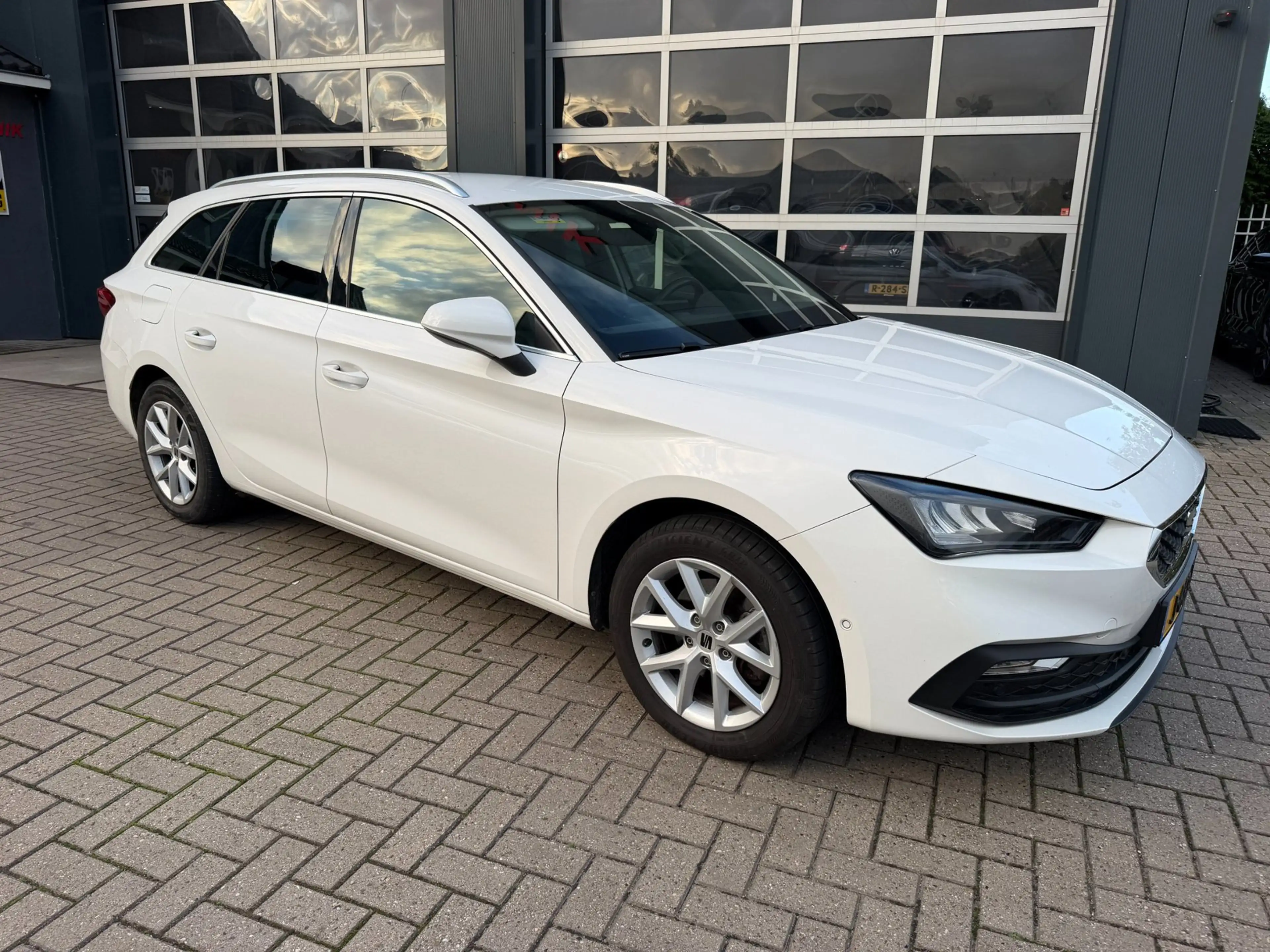 SEAT Leon Sportstourer 1.5 TSI Style Launch Edition / ACC / — photo 4