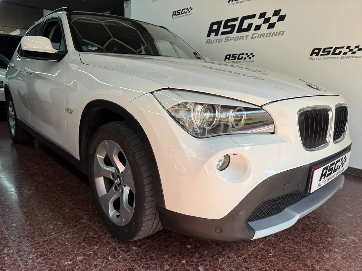 BMW X1 sDrive18d Blanc - 1