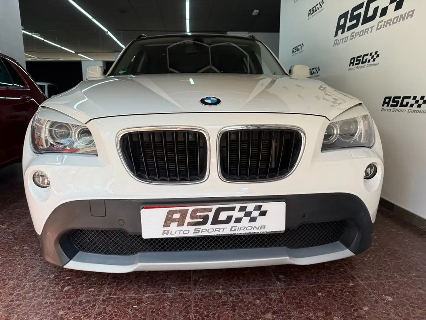 BMW X1 sDrive18d Blanc - 2