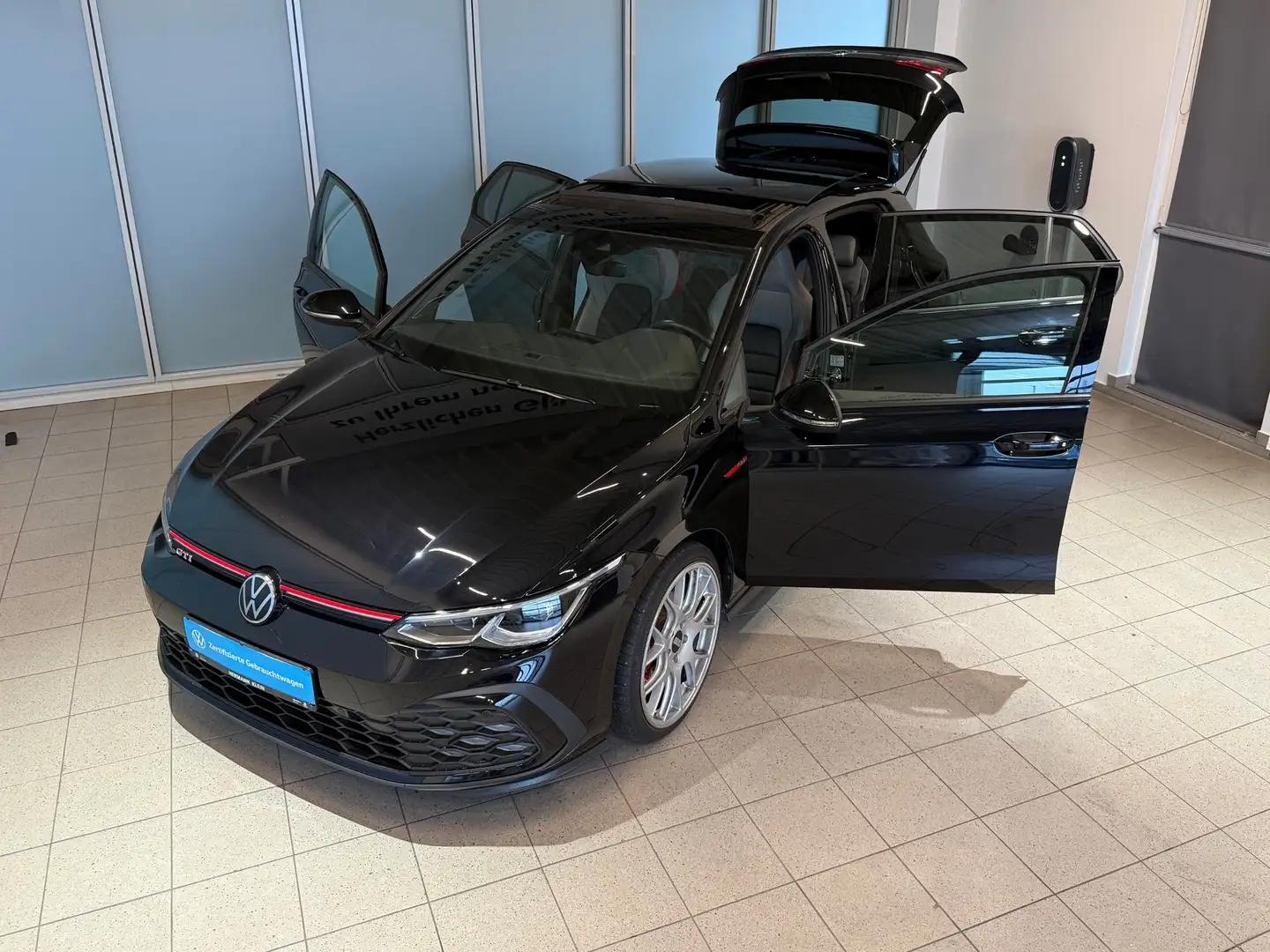 Volkswagen Golf GTI VIII 2.0 TSI Harmann Kardon, Leder, Pano Black - 2