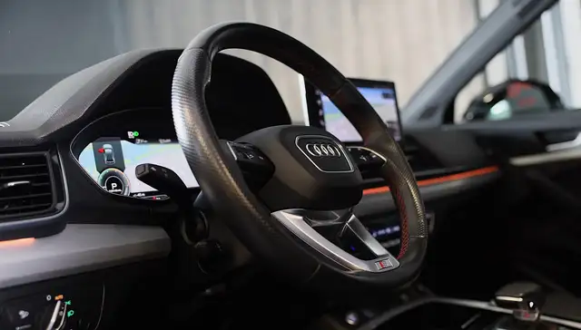 Audi Q5 view 10