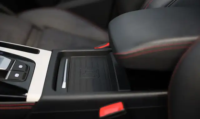 Audi Q5 view 12
