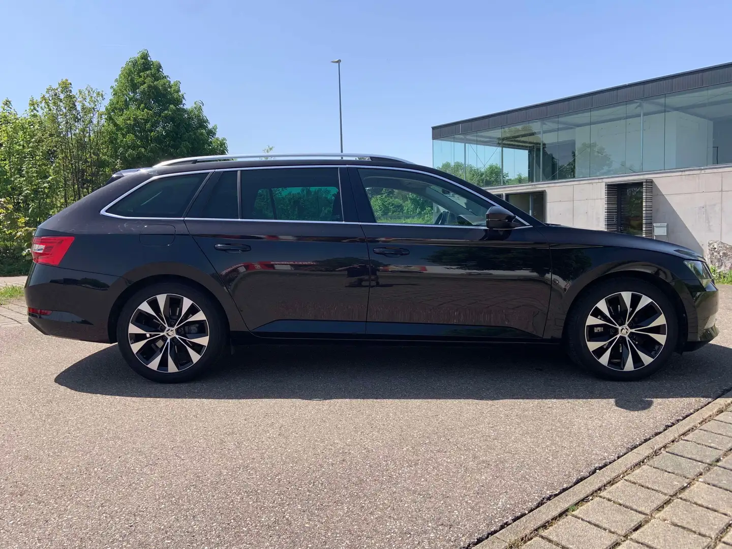 Skoda Superb Superb Combi 2.0 TDI DSG Ambition Schwarz - 1