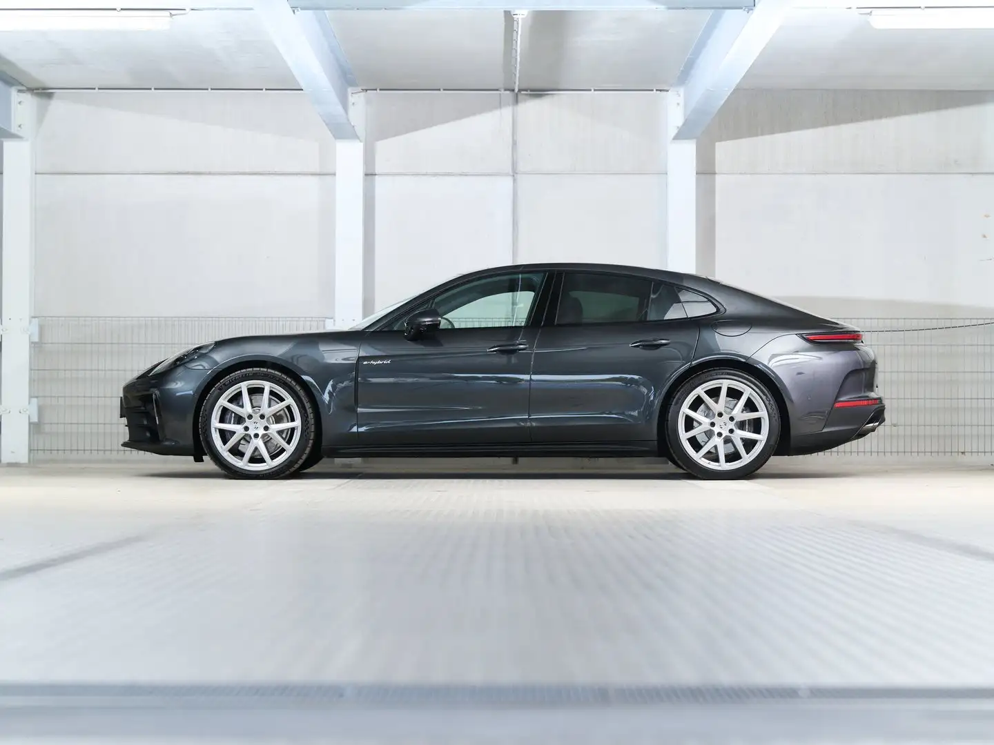 Porsche Panamera 4 E-Hybrid Grau - 2