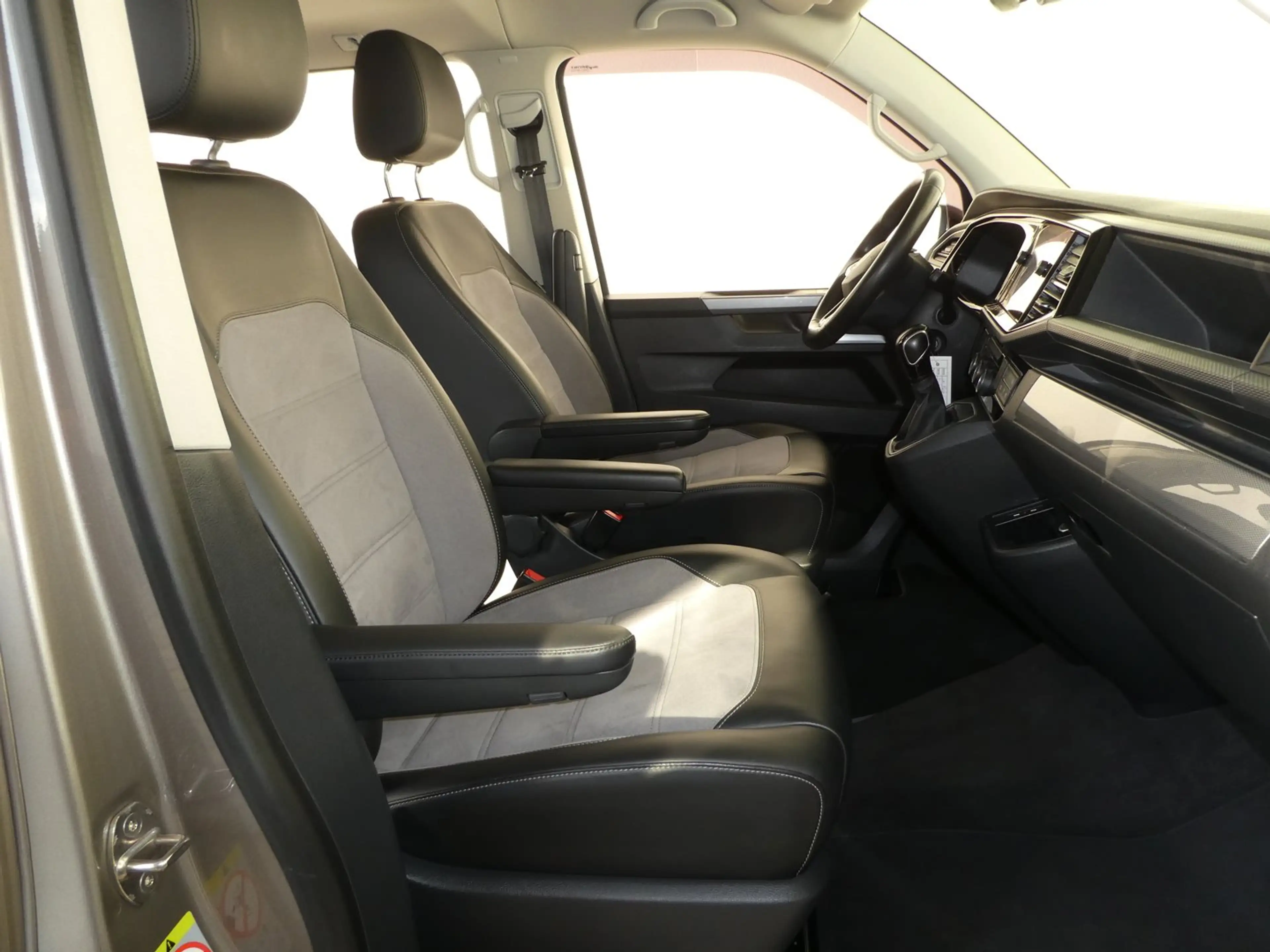 Volkswagen T6.1 Multivan VW T6.1 Multivan Comfortline TDI — photo 15