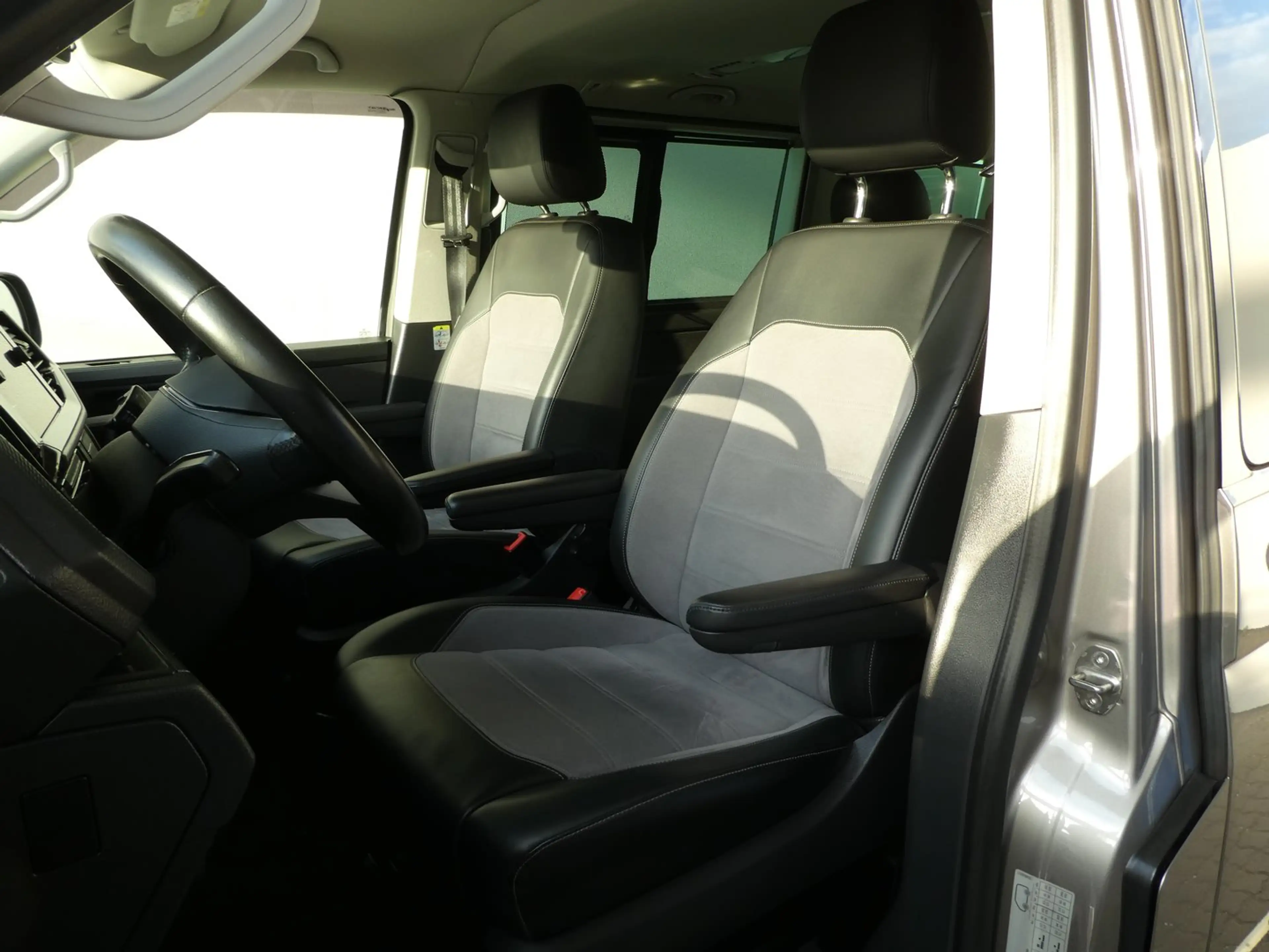 Volkswagen T6.1 Multivan VW T6.1 Multivan Comfortline TDI — photo 6