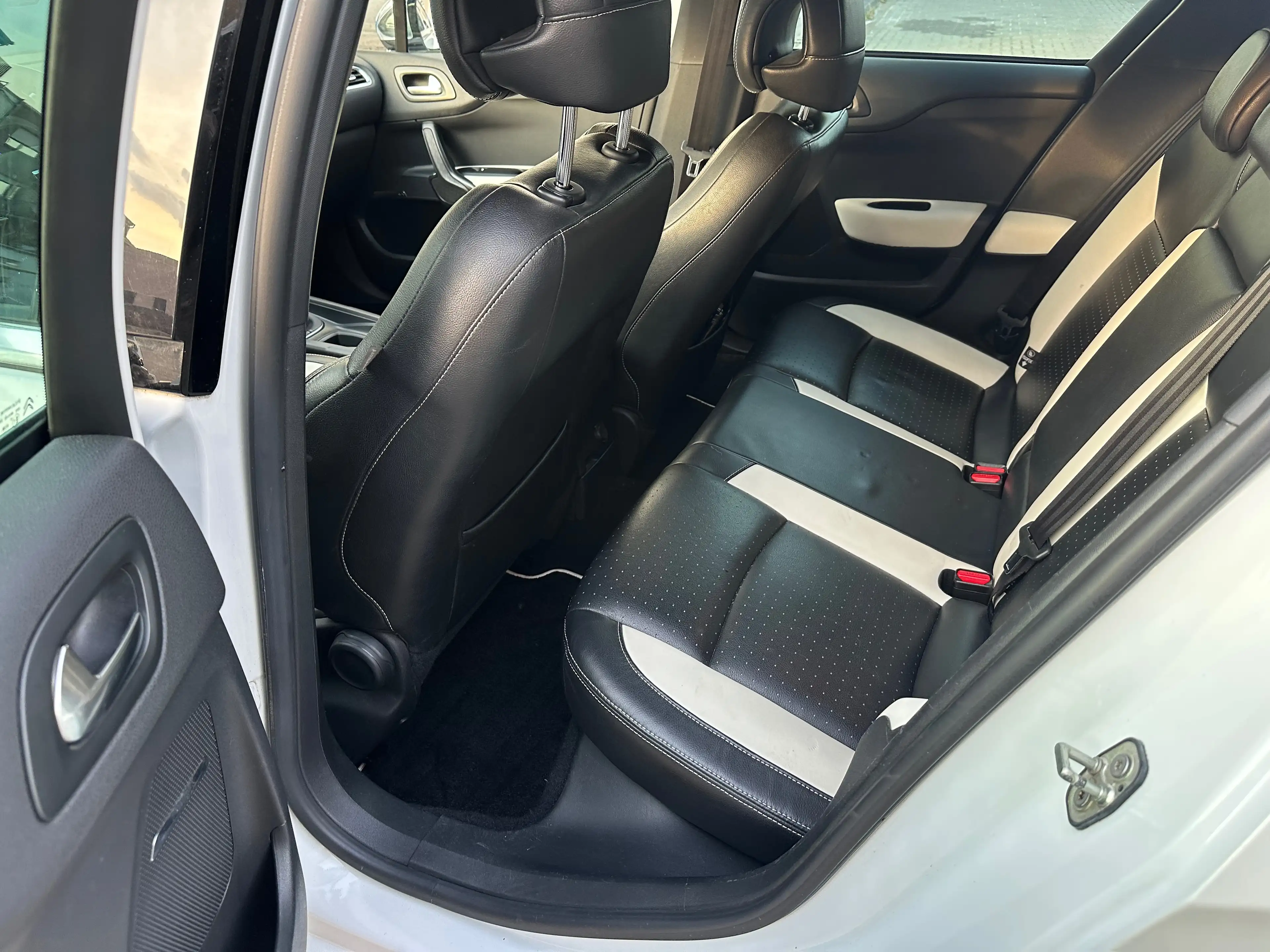 Citroen DS4 DS4 HDi 165 SportChic 1-Hand/ Totwinkel/ Navi — photo 14