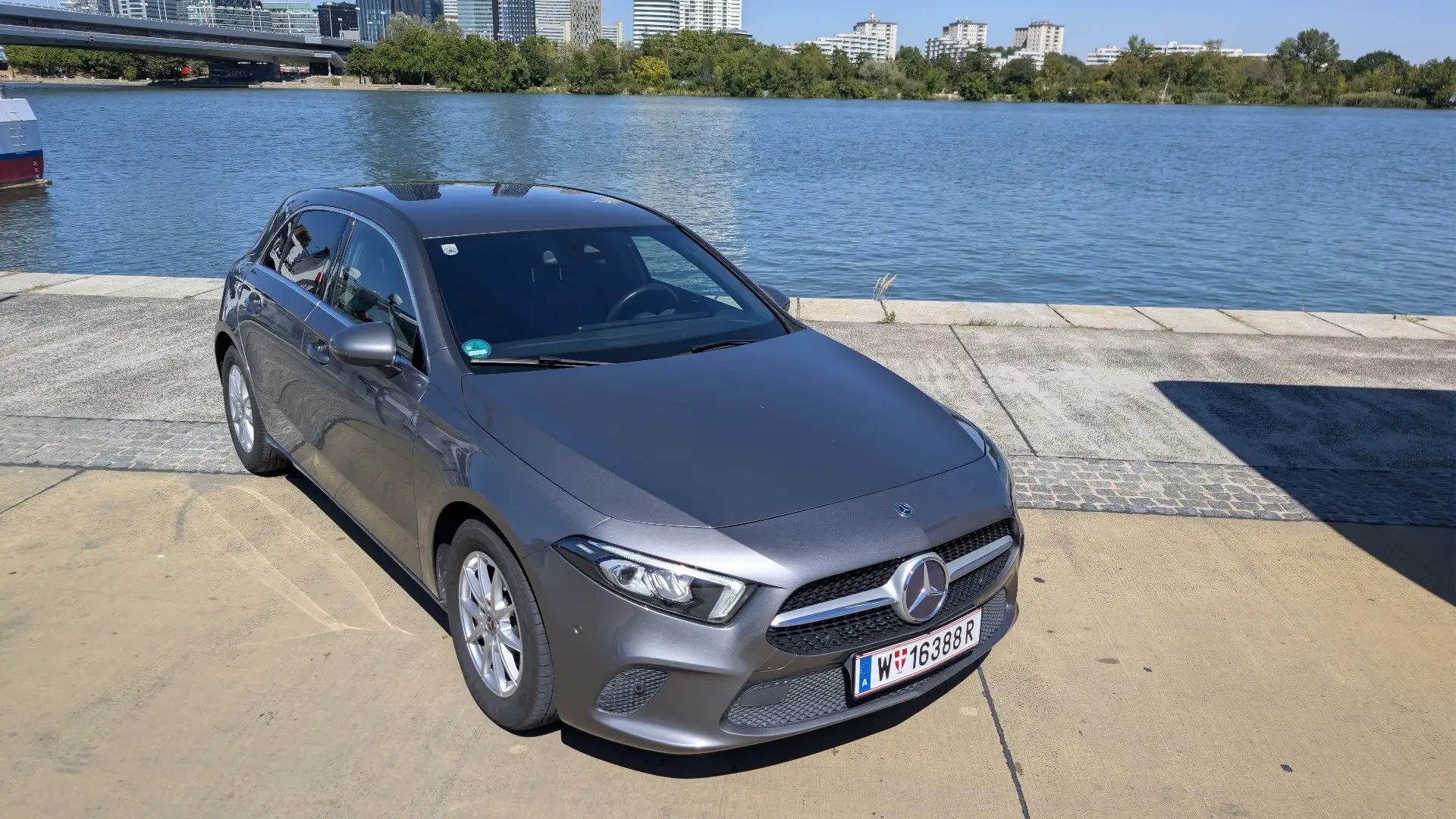 Mercedes-Benz A 180 A 180 d (177.003) Grau - 2