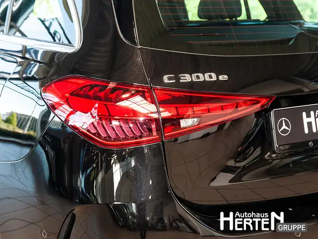 Mercedes-Benz C-Class view 14
