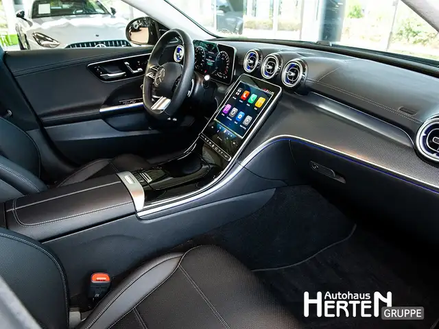 Mercedes-Benz C-Class view 6