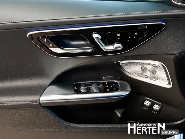 Mercedes-Benz C-Class view 9