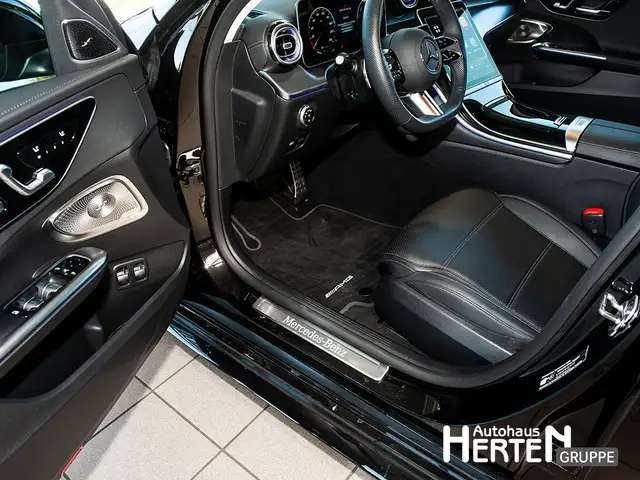 Mercedes-Benz C-Class view 12