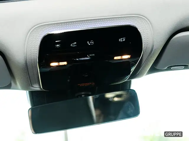 Mercedes-Benz C-Class view 11