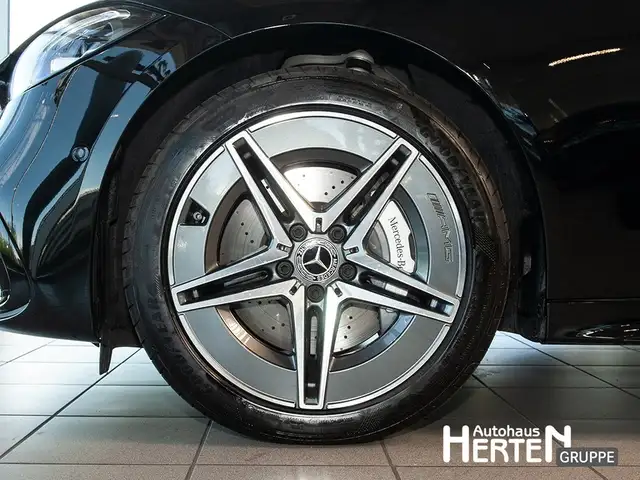 Mercedes-Benz C-Class view 5