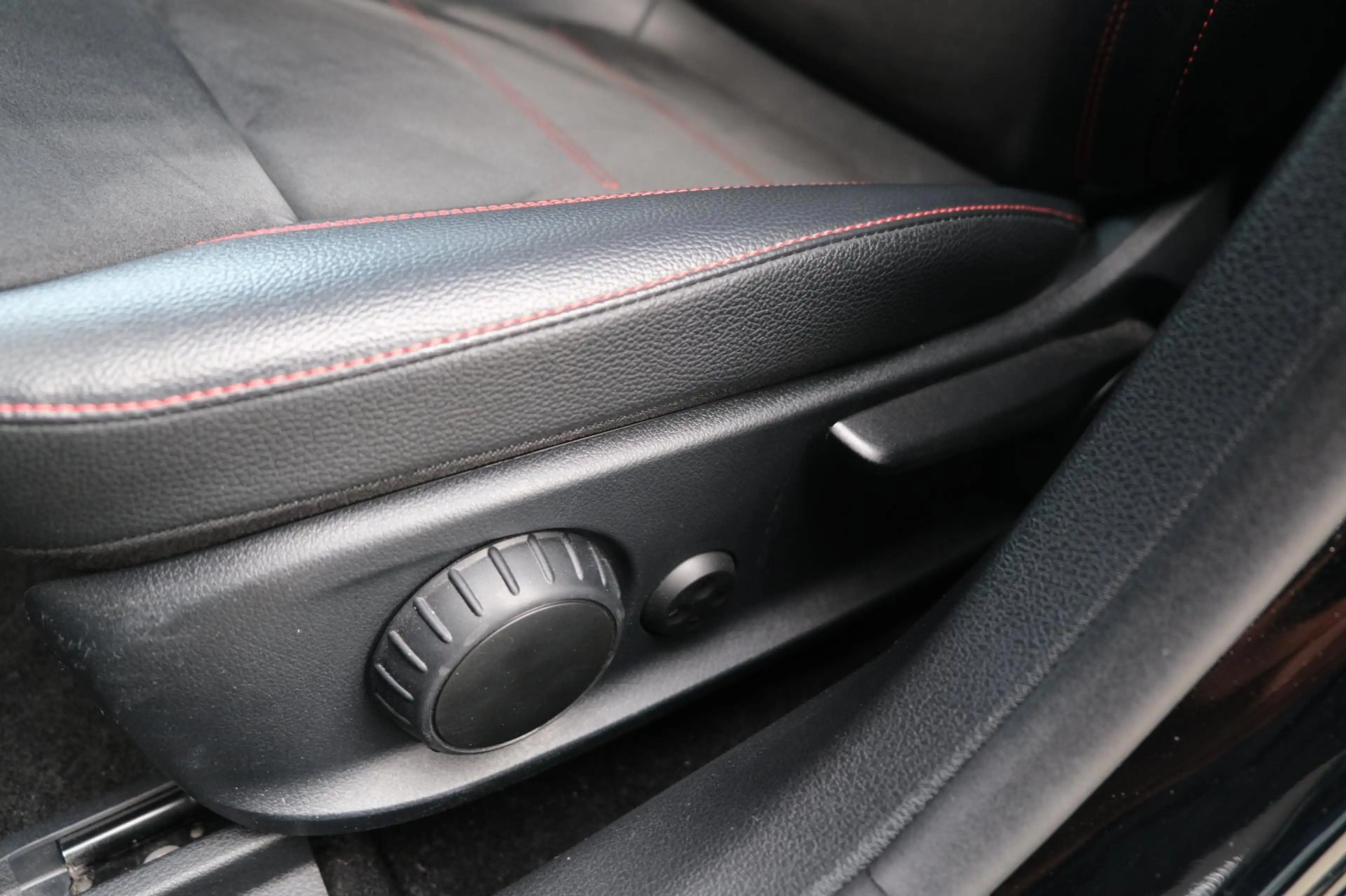 Mercedes-Benz A 250 e Business Solution AMG Navi Cruise CAM Ambient — photo 14
