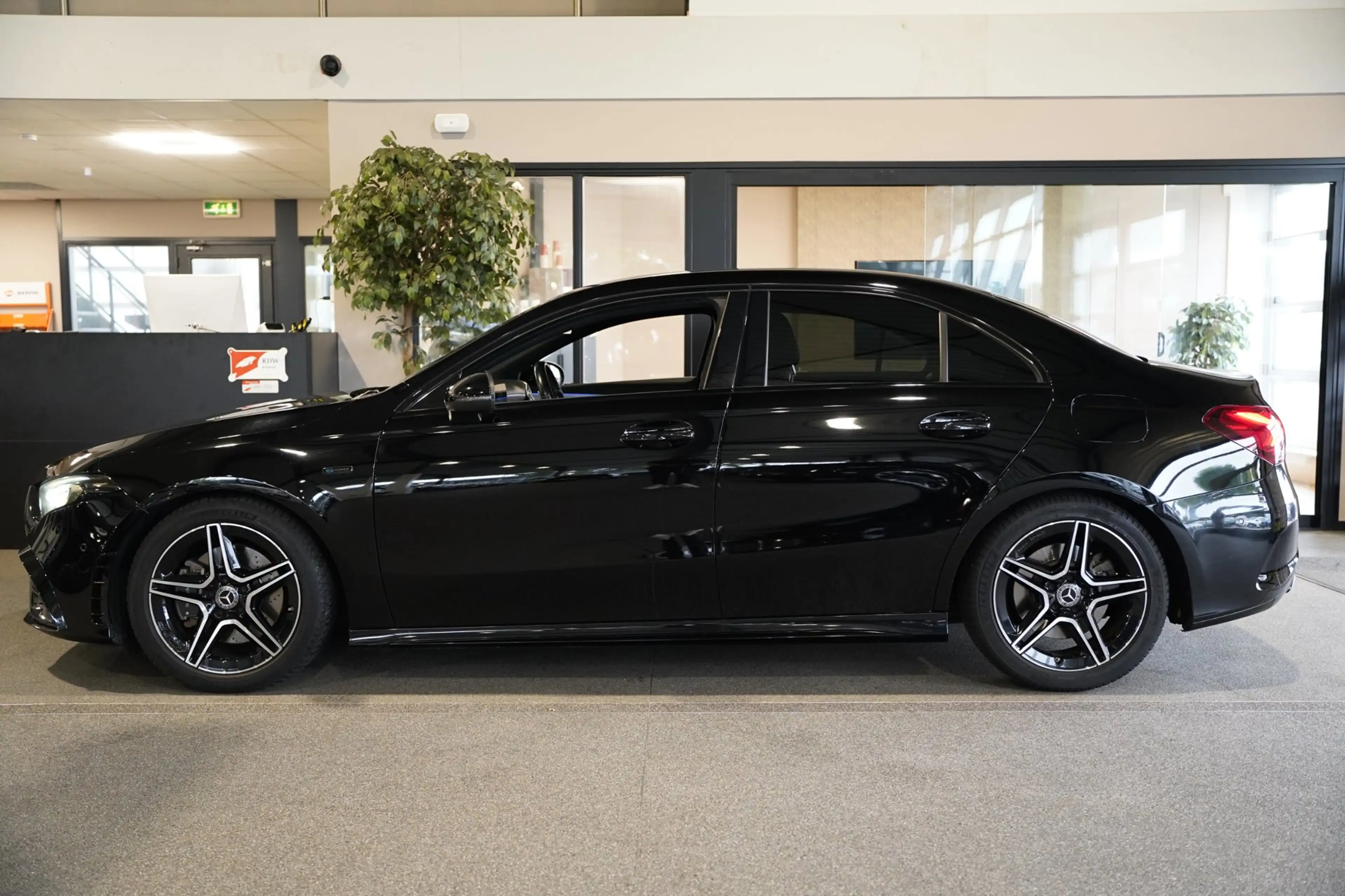 Mercedes-Benz A 250 e Business Solution AMG Navi Cruise CAM Ambient — photo 10