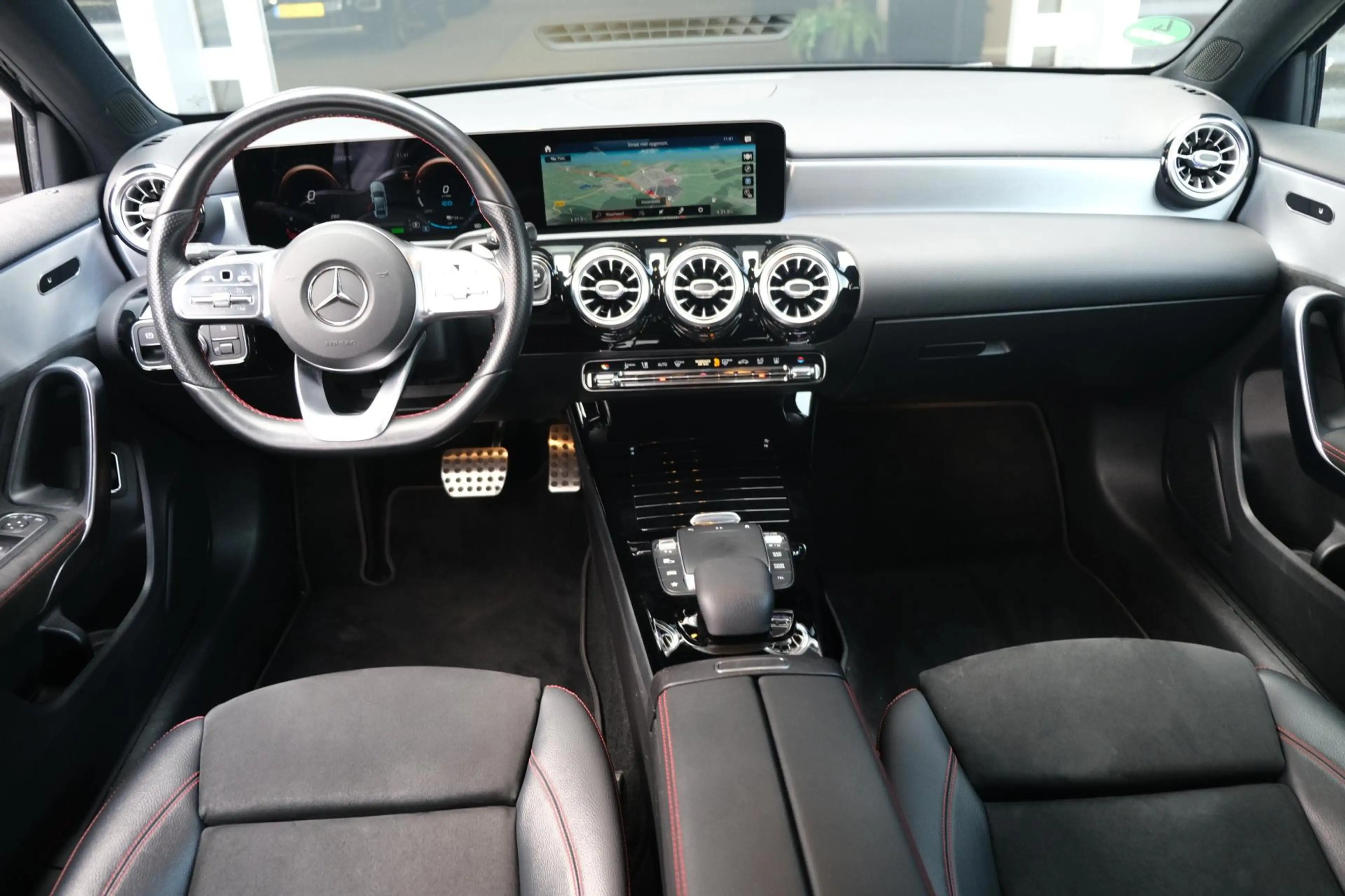 Mercedes-Benz A 250 e Business Solution AMG Navi Cruise CAM Ambient — photo 8