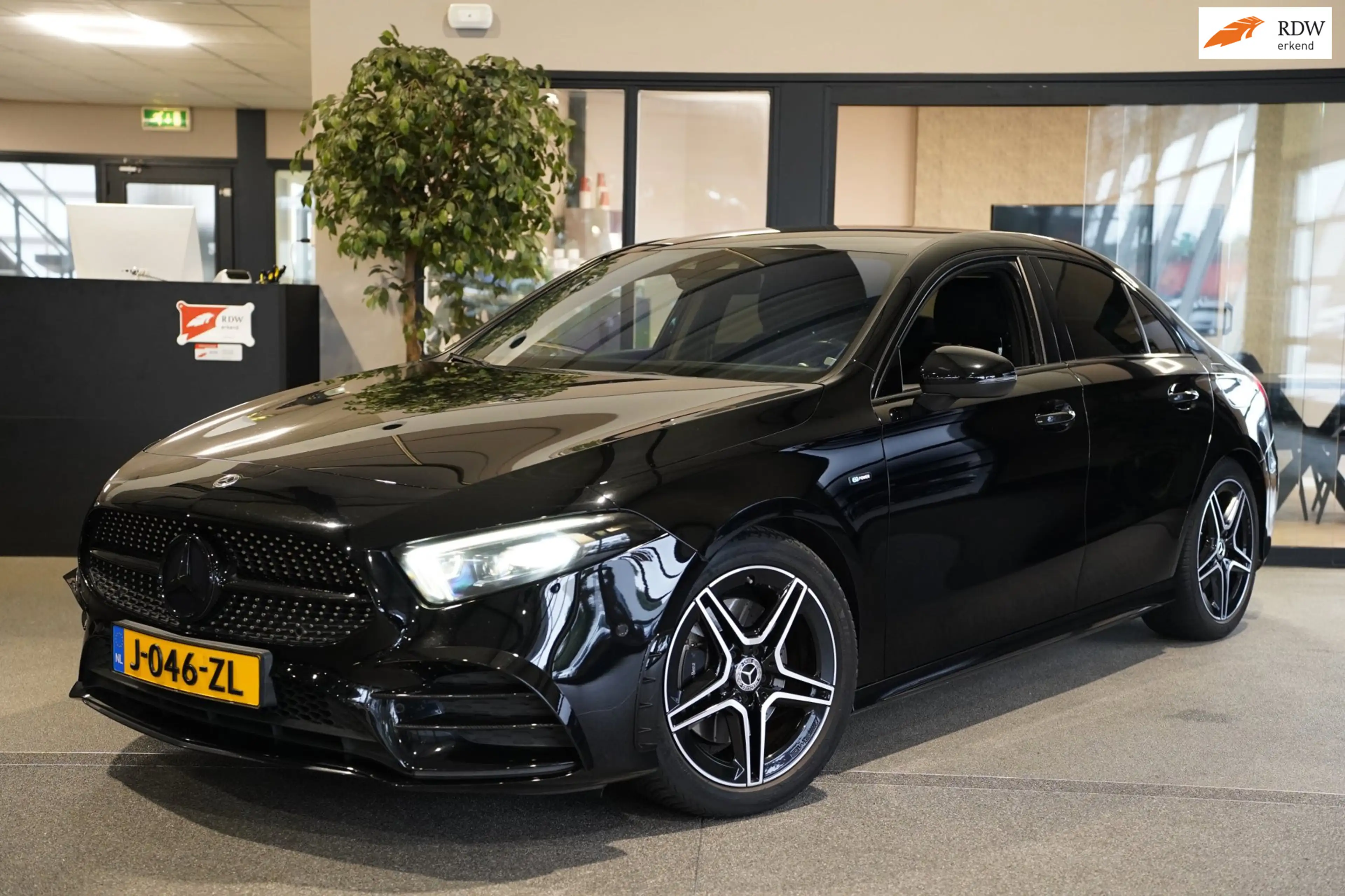 Mercedes-Benz A 250 e Business Solution AMG Navi Cruise CAM Ambient