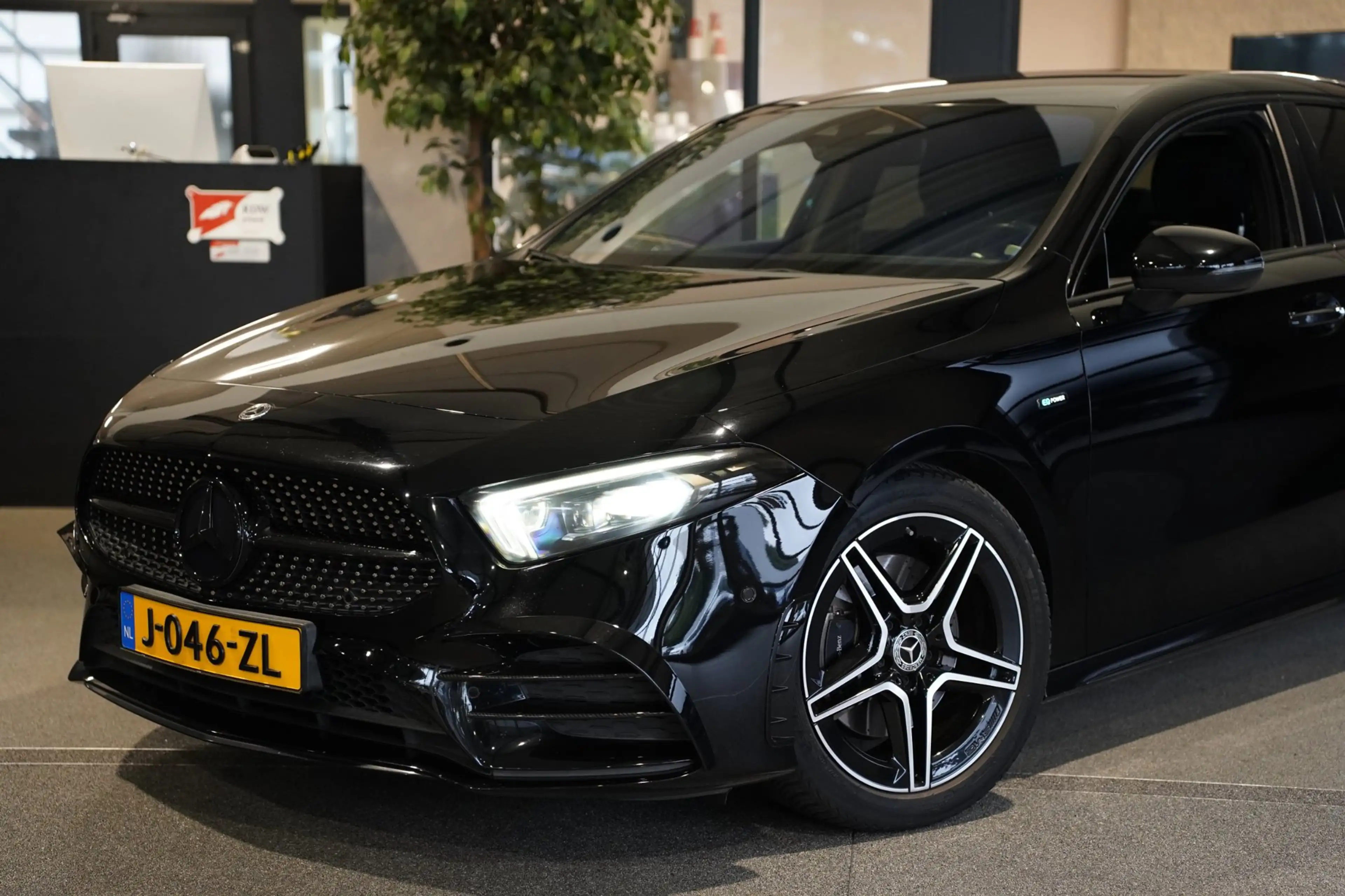 Mercedes-Benz A 250 e Business Solution AMG Navi Cruise CAM Ambient — photo 15