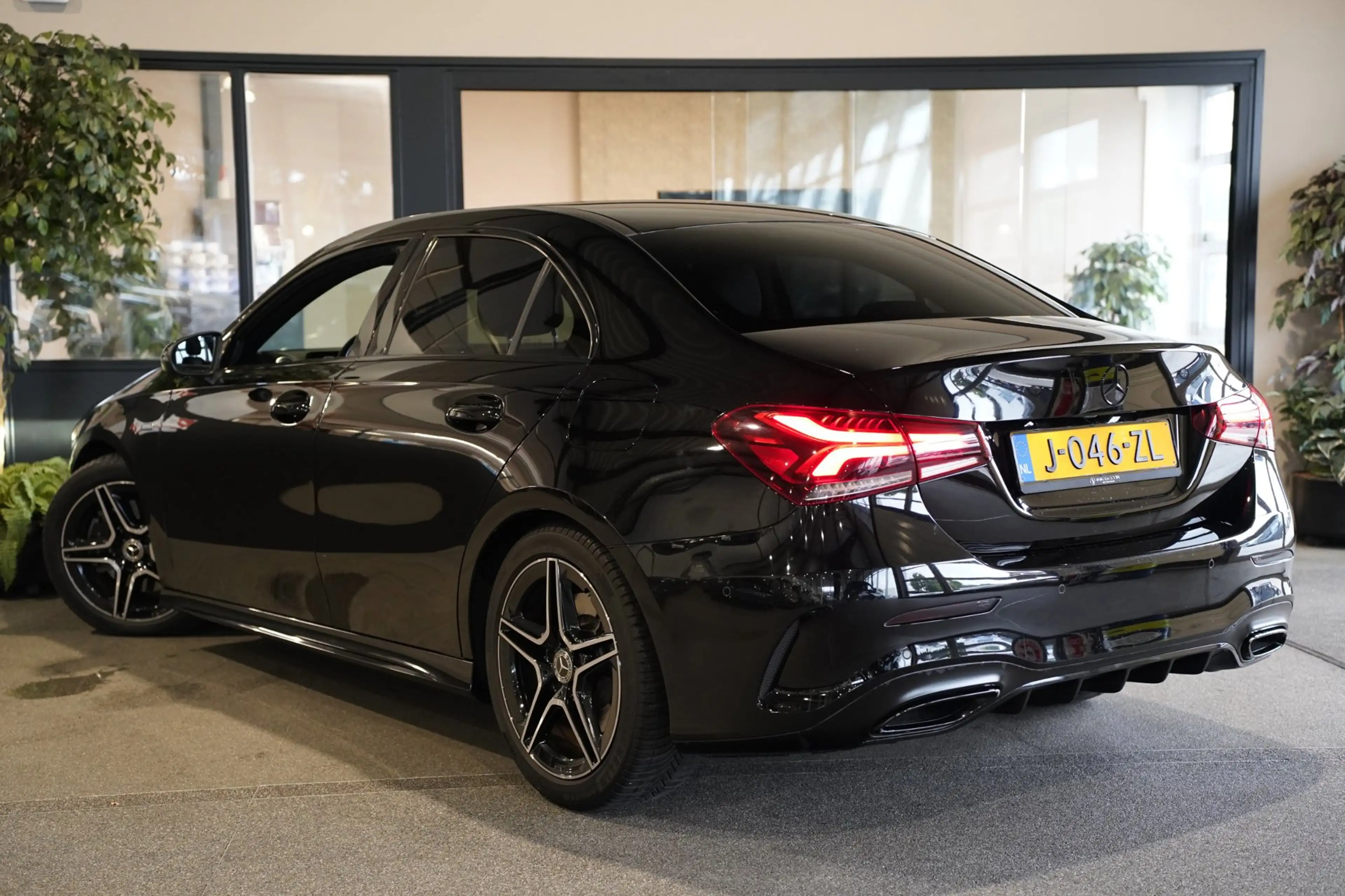 Mercedes-Benz A 250 e Business Solution AMG Navi Cruise CAM Ambient — photo 6
