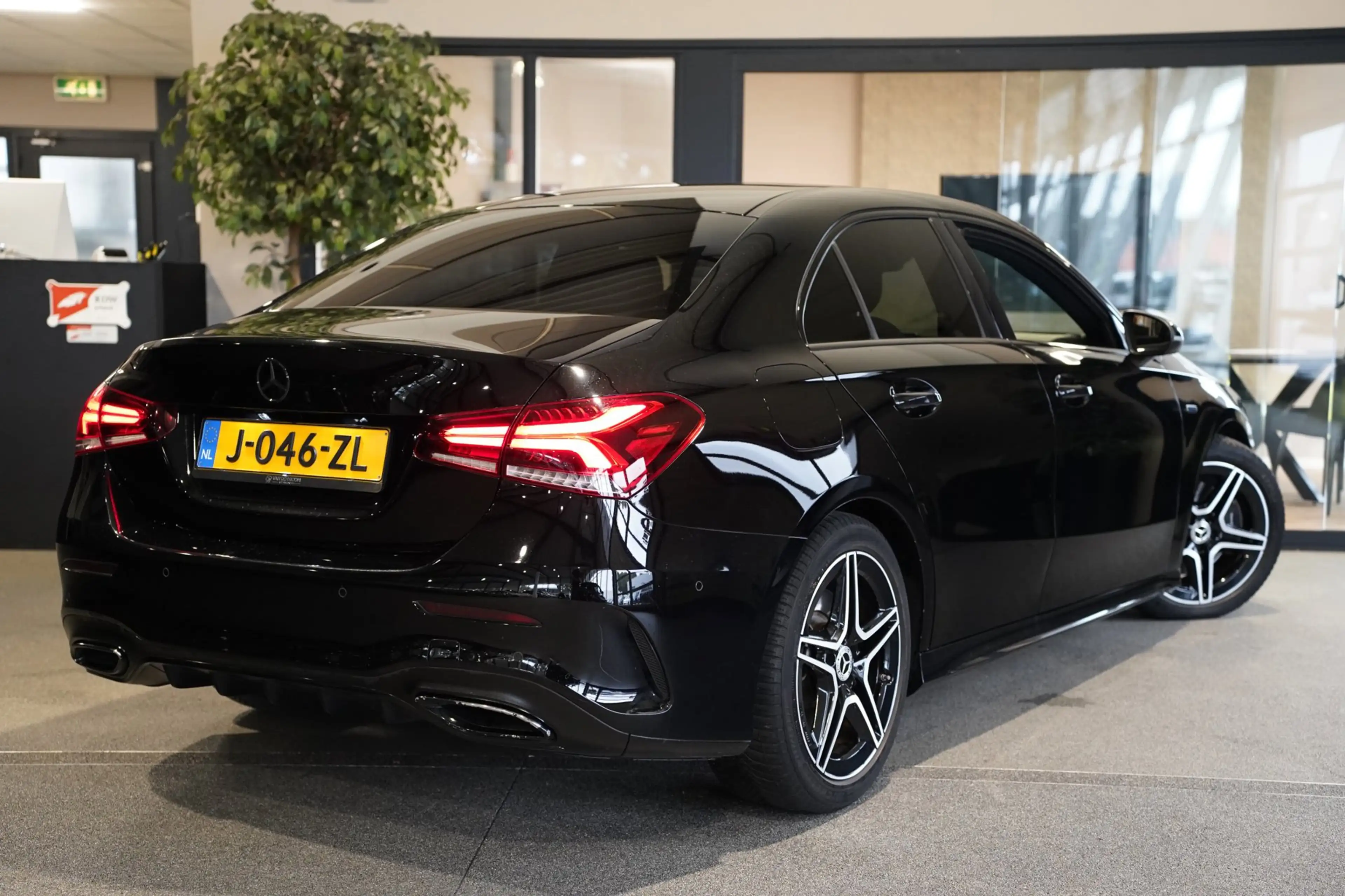 Mercedes-Benz A 250 e Business Solution AMG Navi Cruise CAM Ambient — photo 2