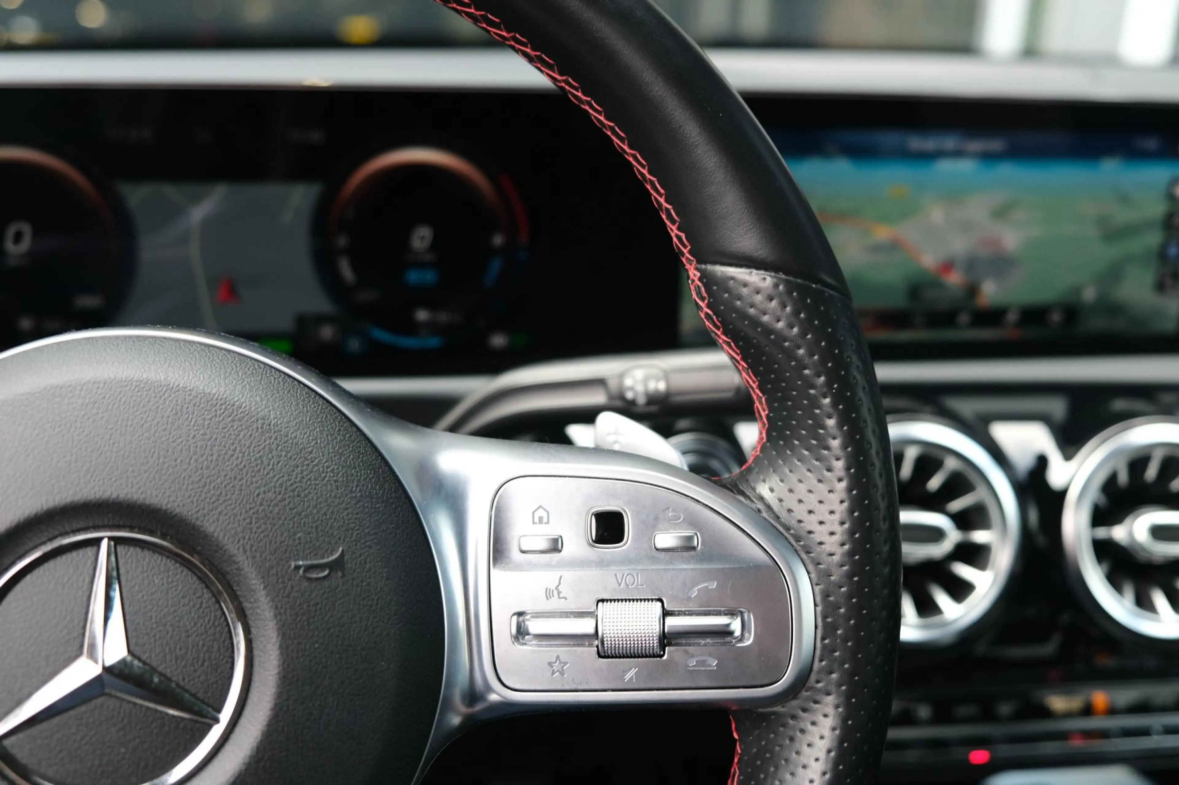 Mercedes-Benz A 250 e Business Solution AMG Navi Cruise CAM Ambient — photo 12