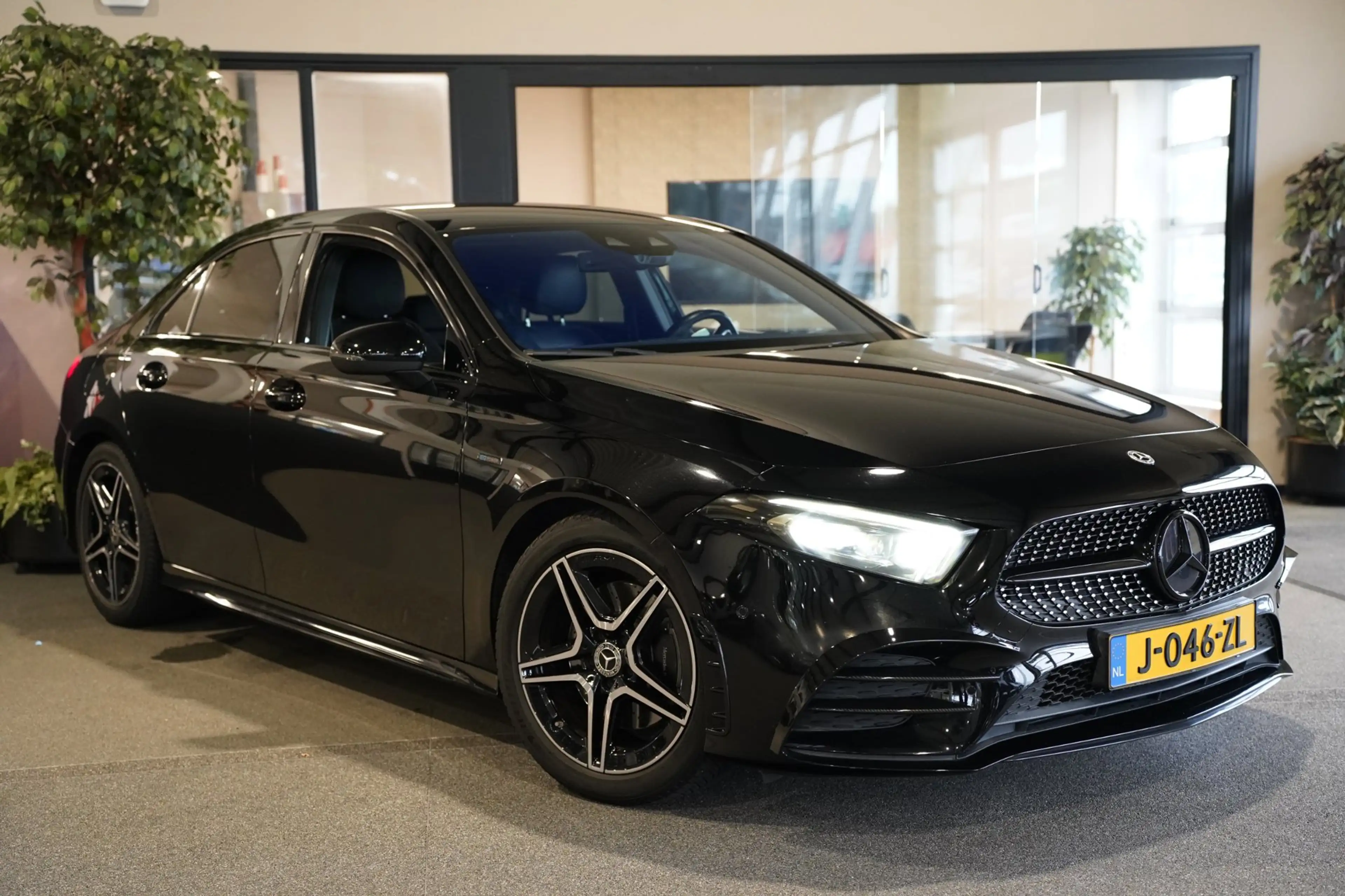 Mercedes-Benz A 250 e Business Solution AMG Navi Cruise CAM Ambient — photo 5