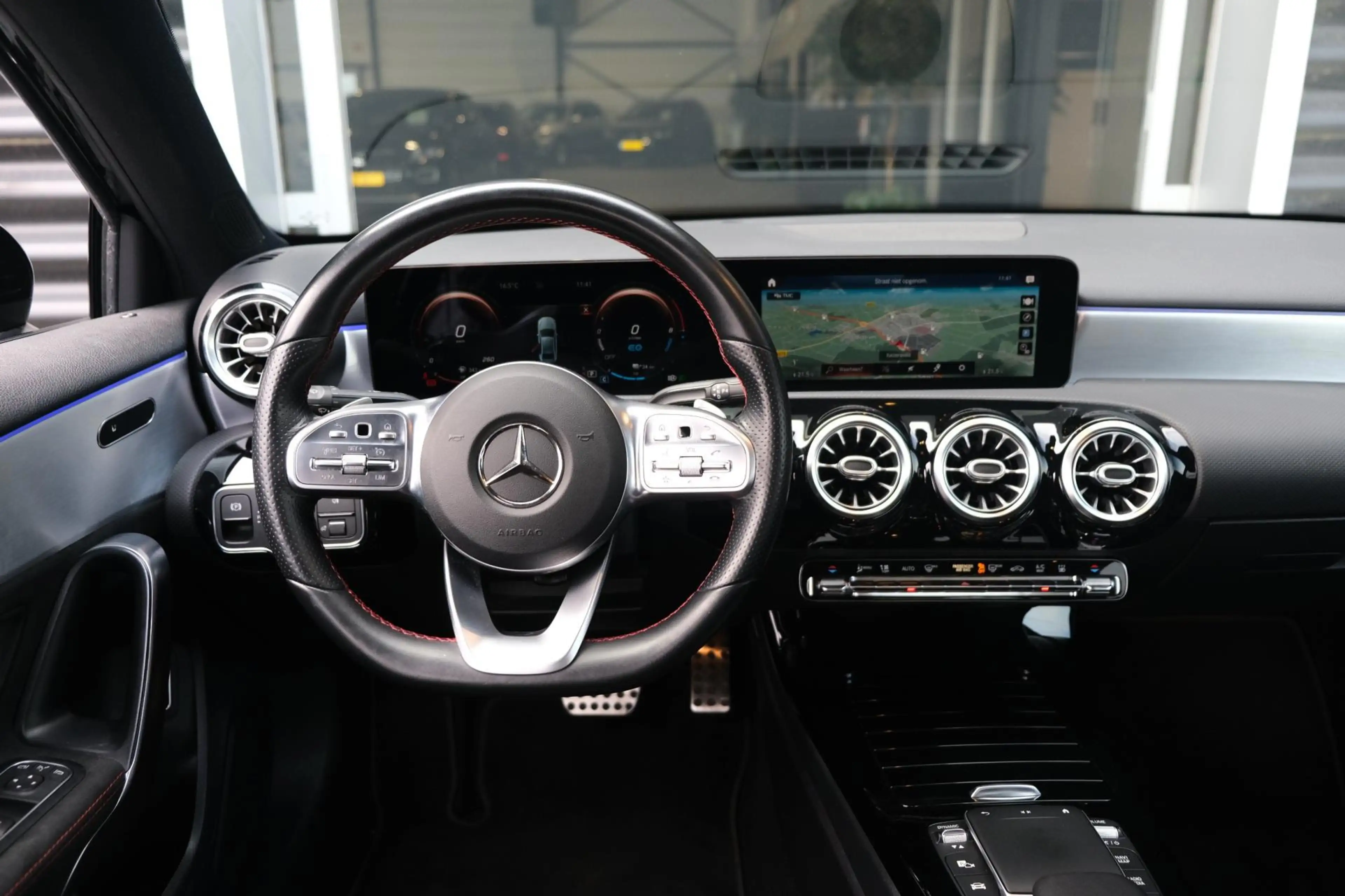 Mercedes-Benz A 250 e Business Solution AMG Navi Cruise CAM Ambient — photo 4