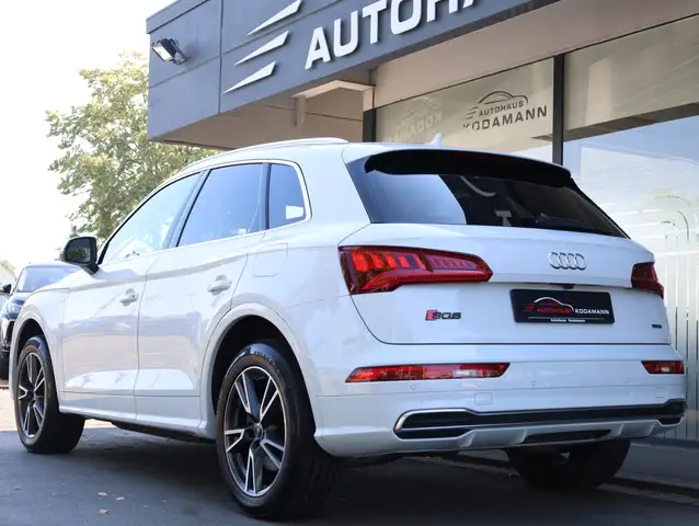 Audi Q5 view 9