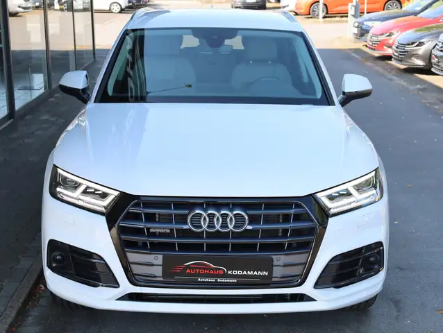 Audi Q5 view 4