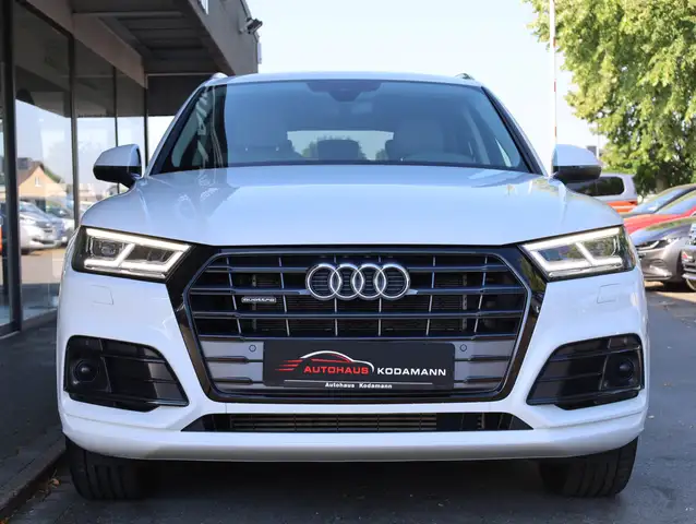Audi Q5 view 5