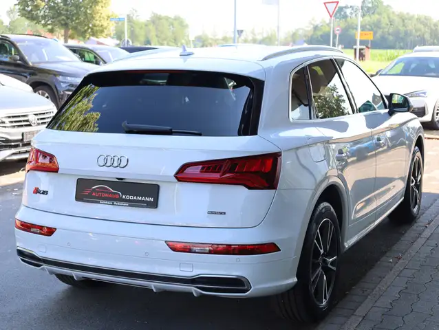 Audi Q5 view 11