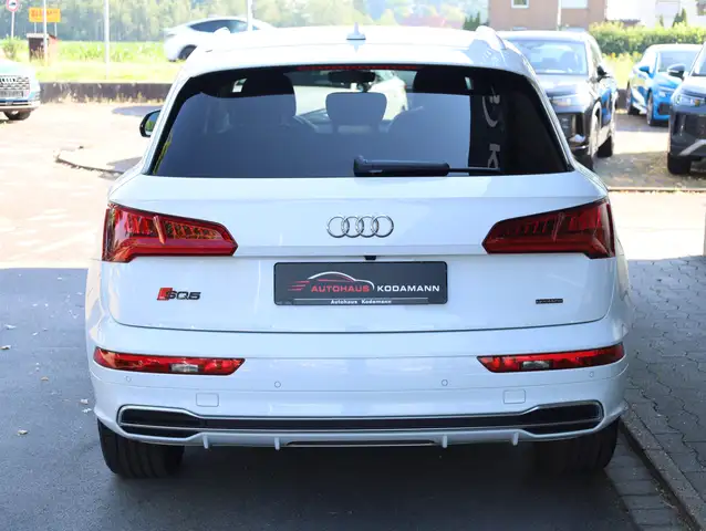 Audi Q5 view 10