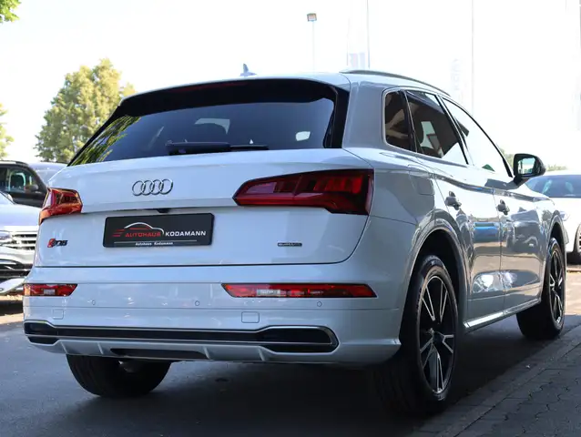 Audi Q5 view 12