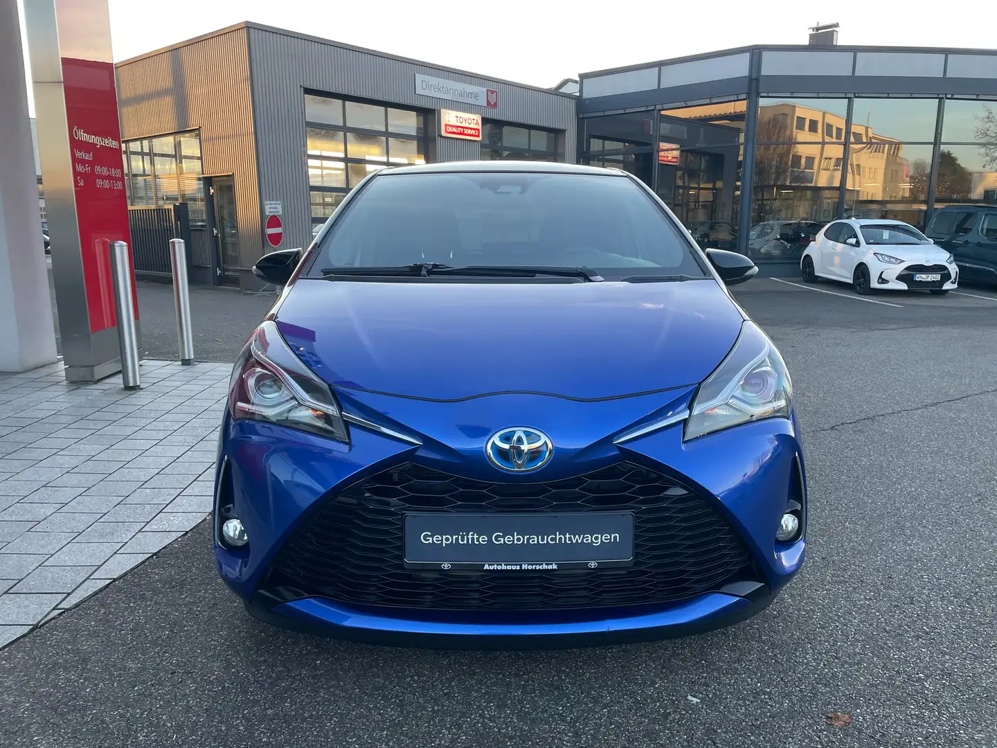 Toyota Yaris Hybrid Style Selection plava - 2