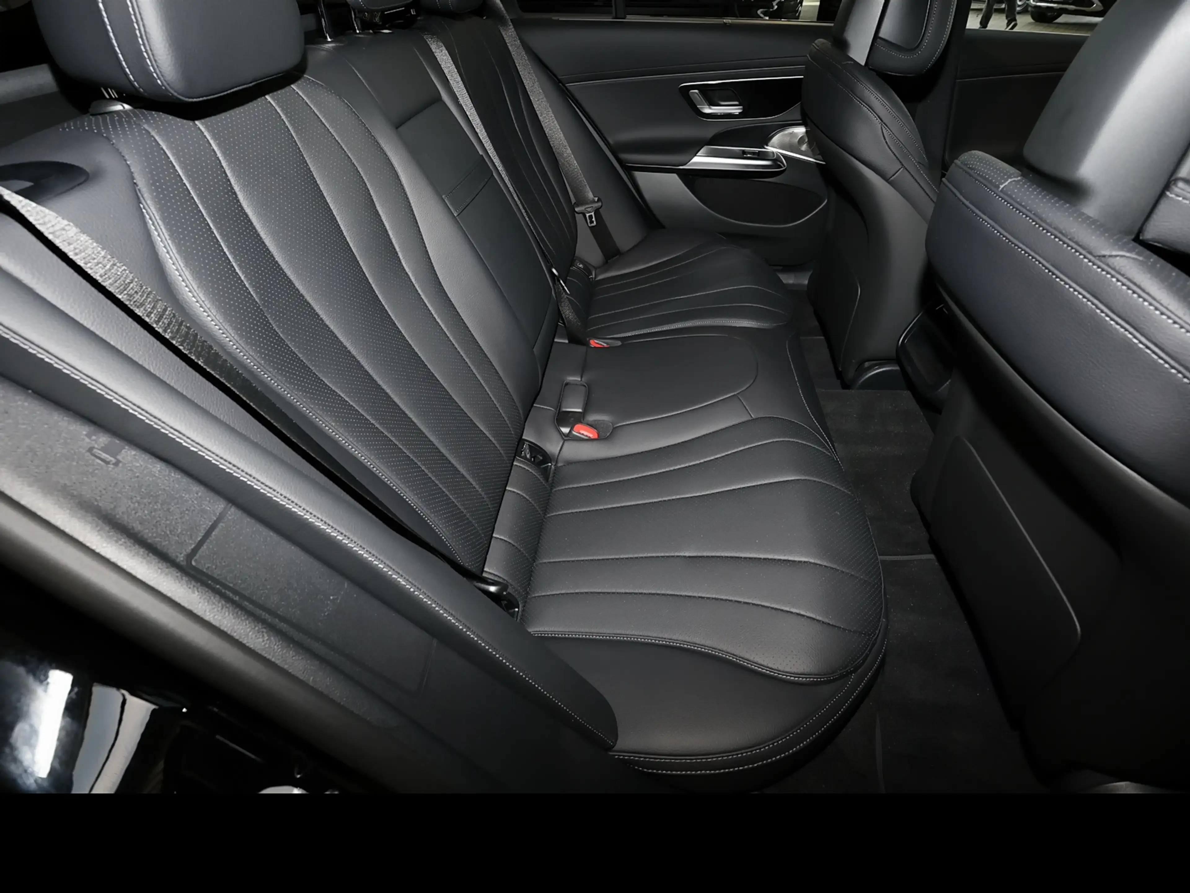 Mercedes-Benz E 220 d T Avantgarde Night-ED Standhz.+AHK+HUD — photo 6