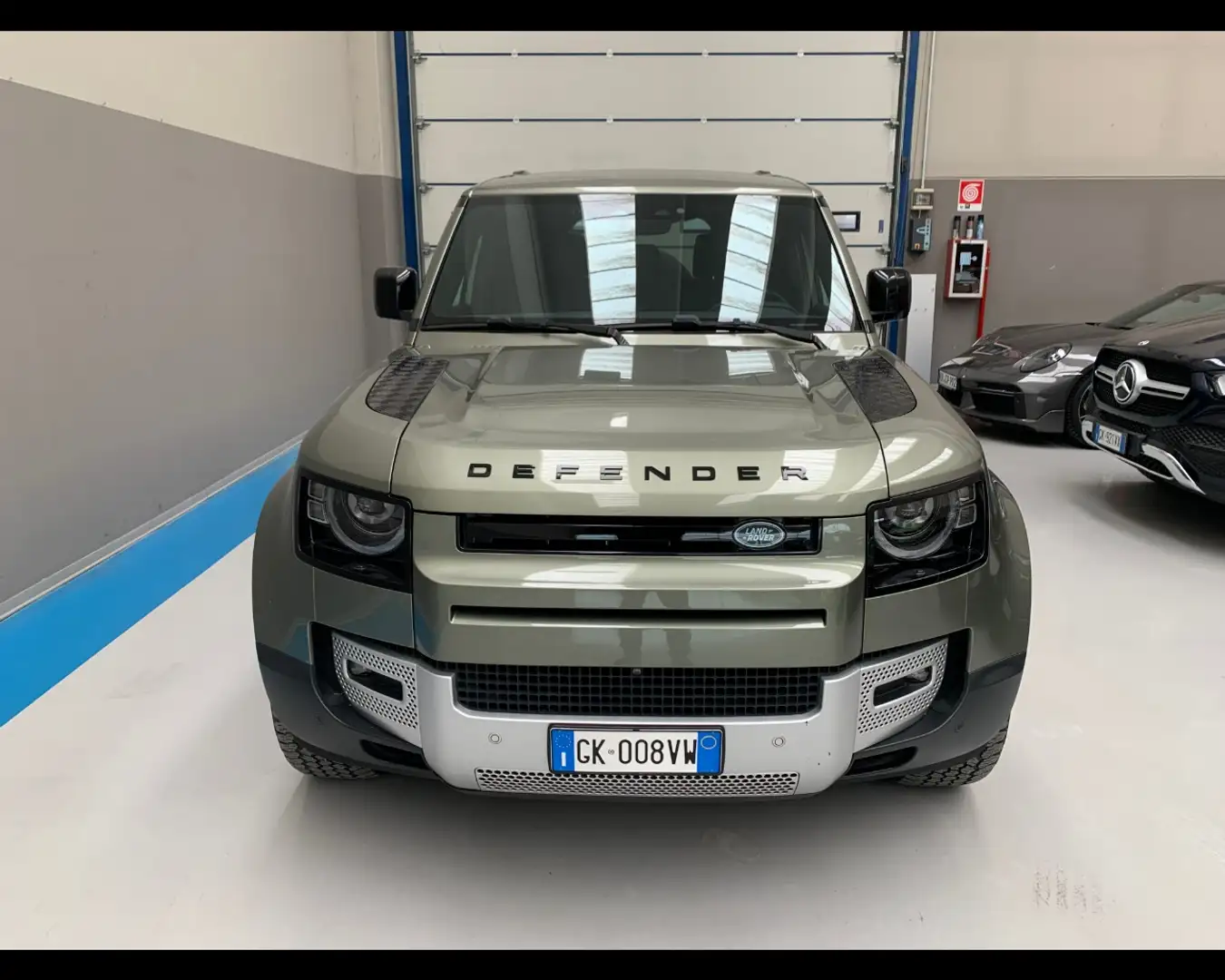 Land Rover Defender 110 3.0 I6 MHEV SE 250cv Grün - 2
