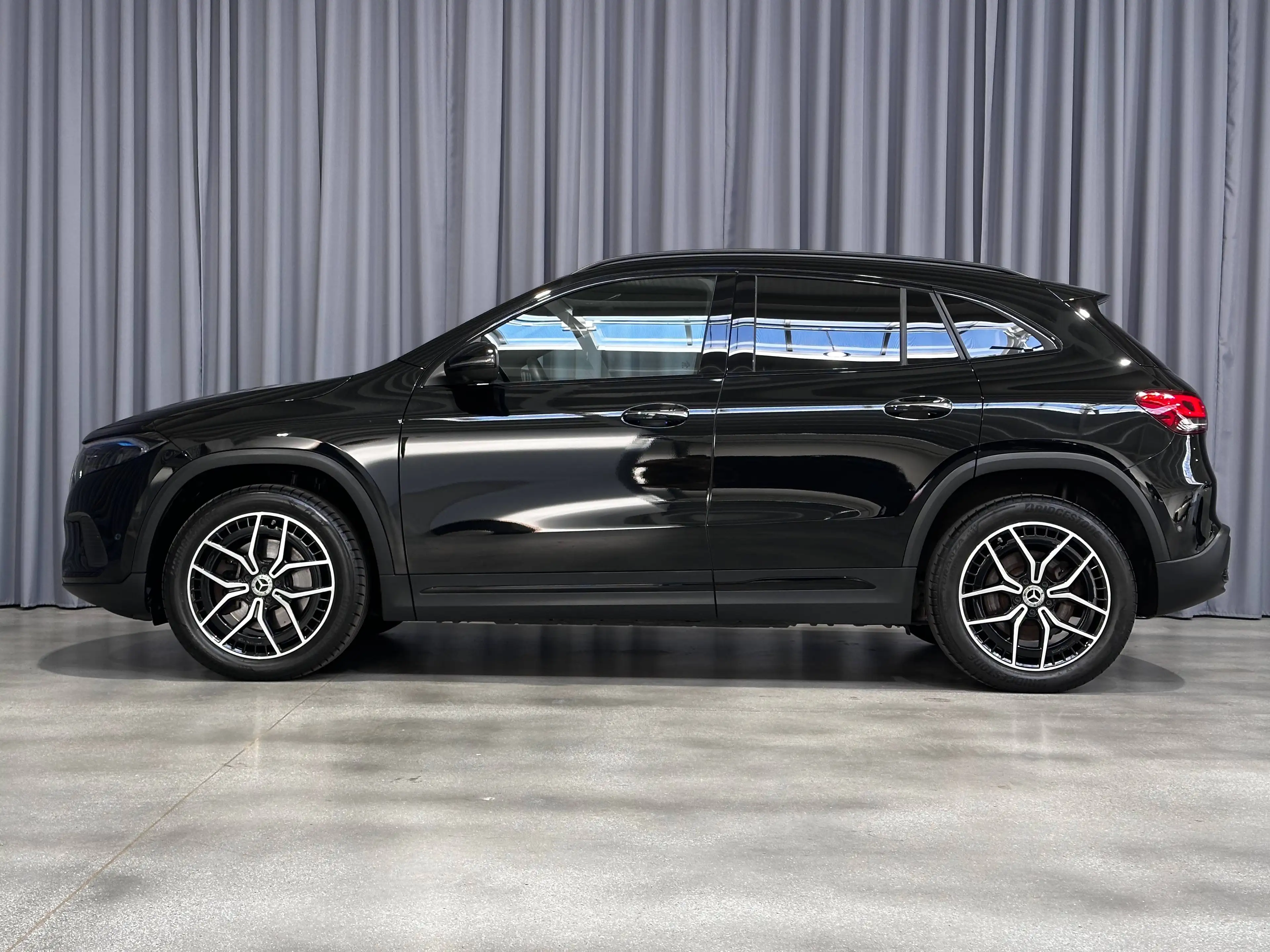 Mercedes-Benz EQA 350 *LEDER*DISTRONIC*HUD*TREKHAAK*360'CAMERA*19"AMG VELGEN*MBUX NAVI PLUS*NIGHTPAKKET*MEMORY* — photo 2