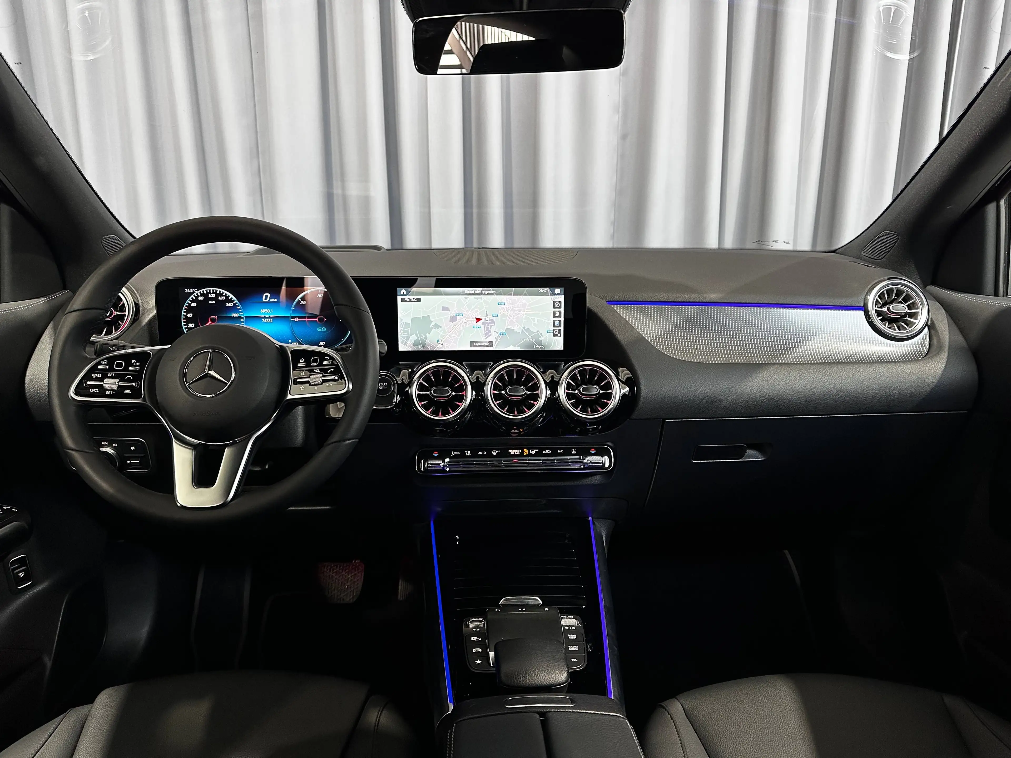 Mercedes-Benz EQA 350 *LEDER*DISTRONIC*HUD*TREKHAAK*360'CAMERA*19"AMG VELGEN*MBUX NAVI PLUS*NIGHTPAKKET*MEMORY* — photo 12