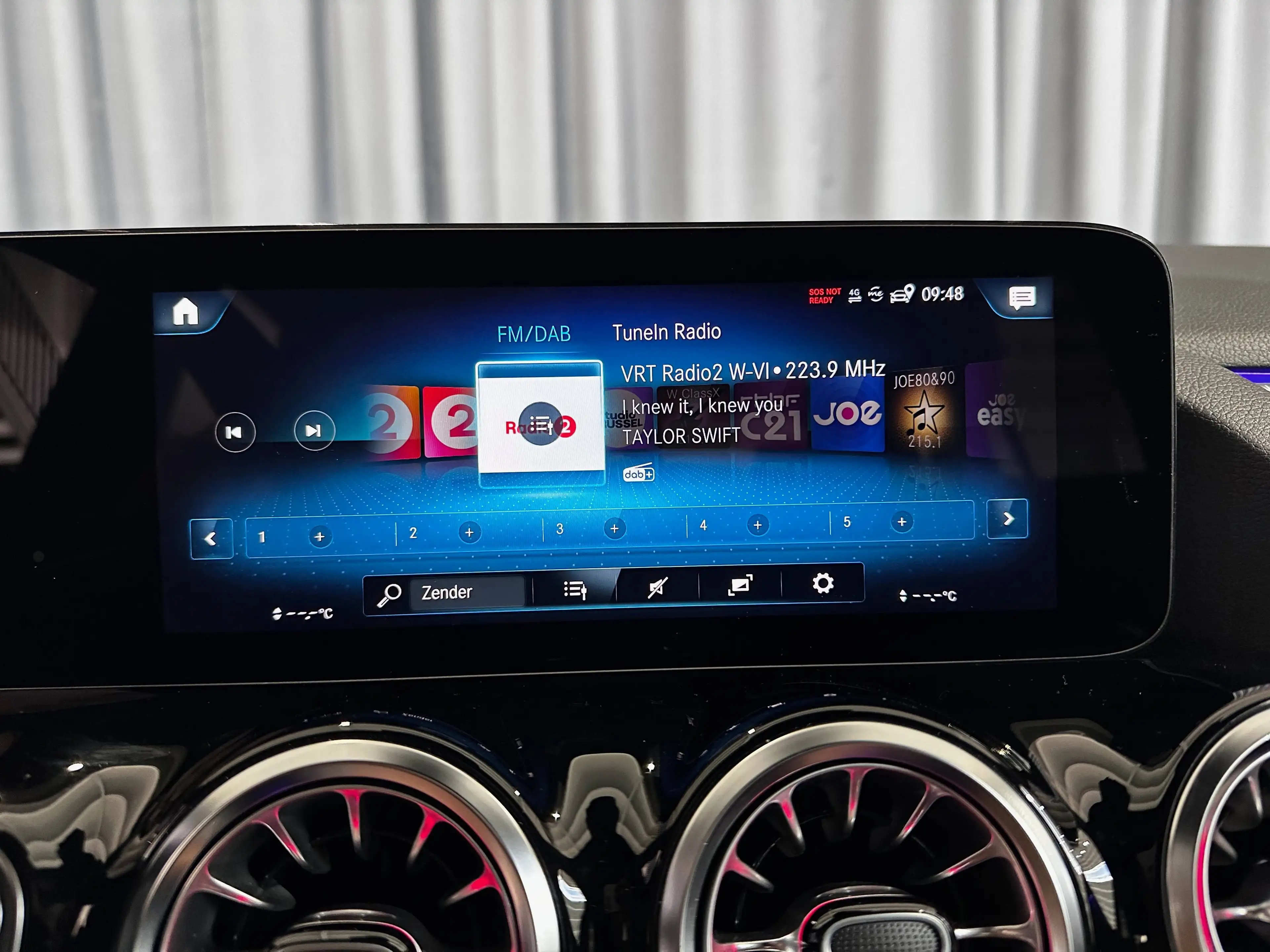 Mercedes-Benz EQA 350 *LEDER*DISTRONIC*HUD*TREKHAAK*360'CAMERA*19"AMG VELGEN*MBUX NAVI PLUS*NIGHTPAKKET*MEMORY* — photo 15
