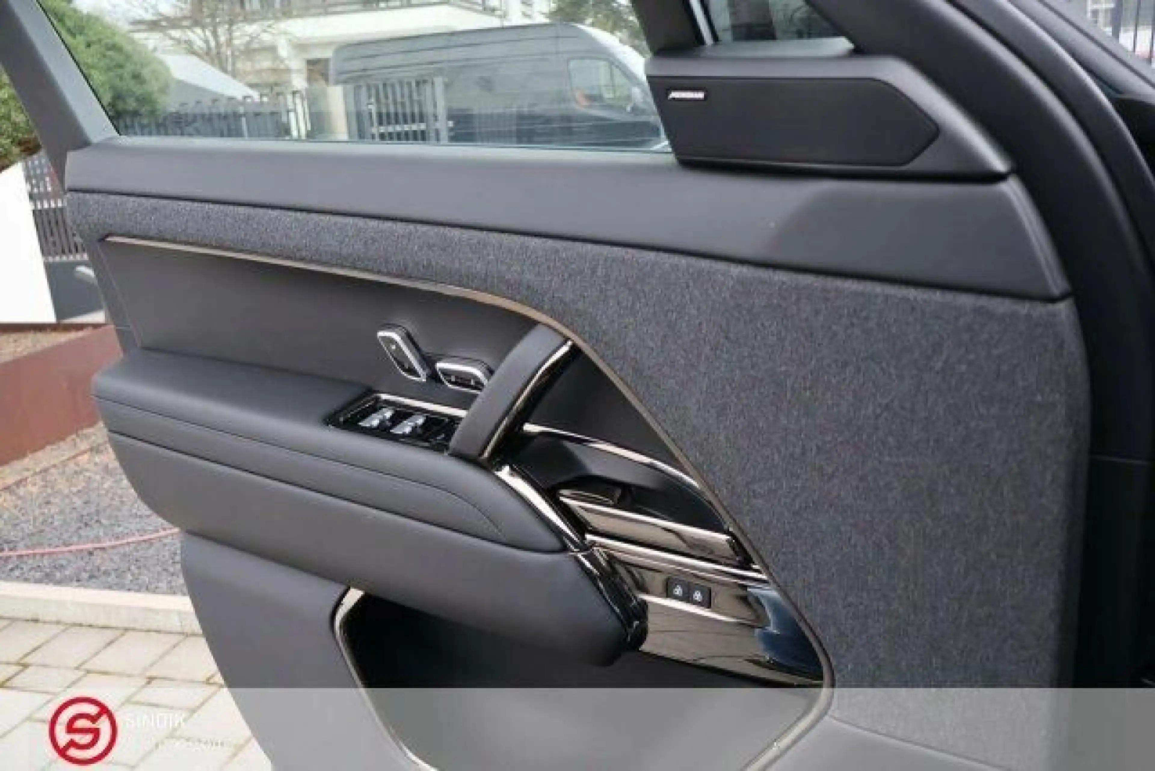 Land Rover Range Rover Sport D350 Autobiography-Pano-StdHzg — photo 12