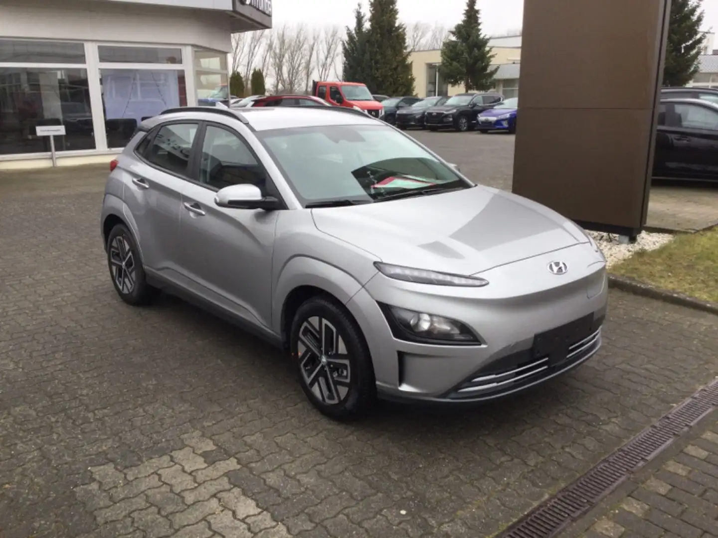 Hyundai KONA EV 64kWh 204 PS Select Silber - 2