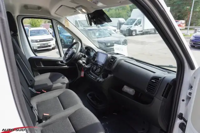 Fiat Ducato MAXI L4 Kofferaufbau mit Laderampe & Anhängevorrichtung  350 Ansicht 10