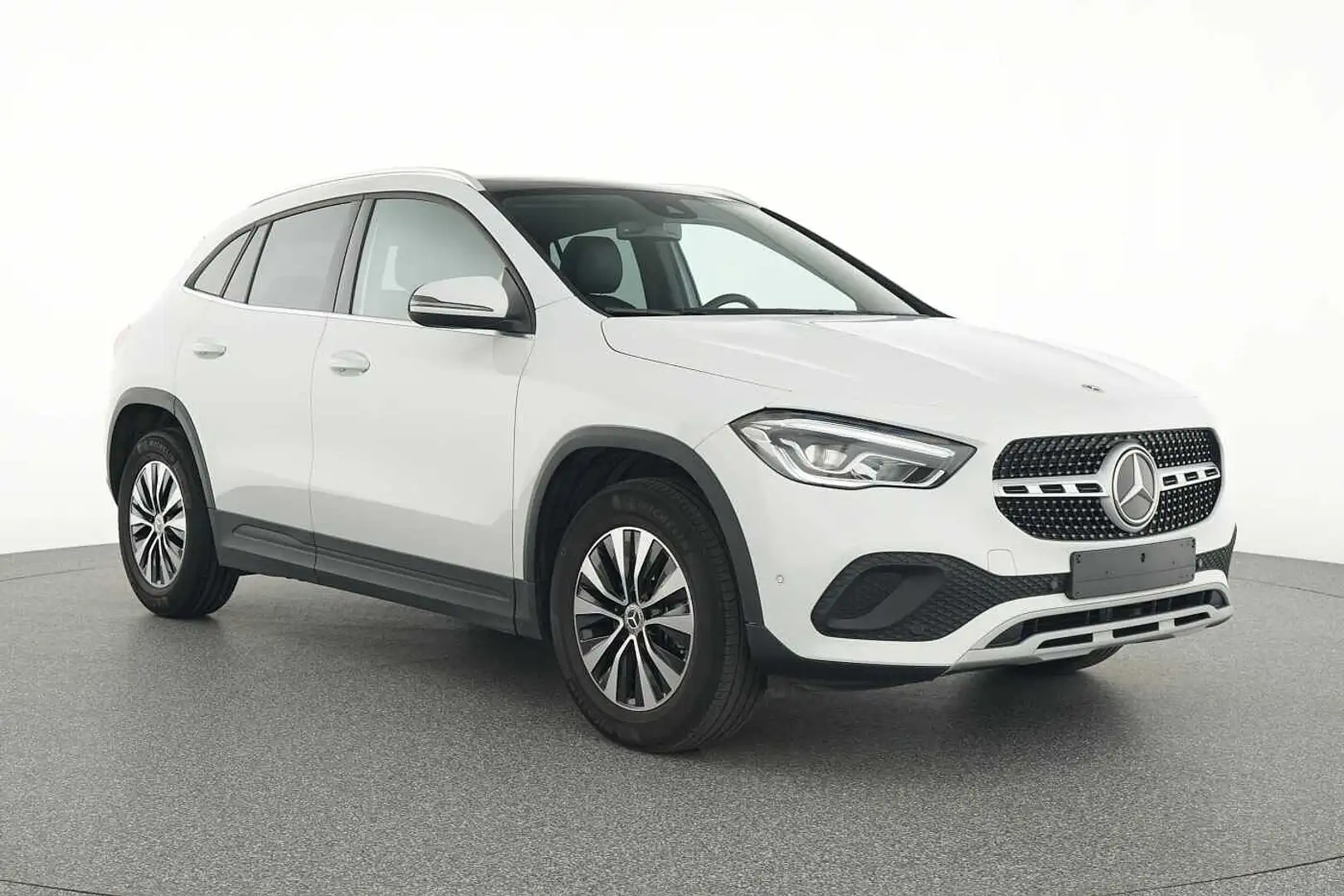Mercedes-Benz GLA 180 d Silber - 2