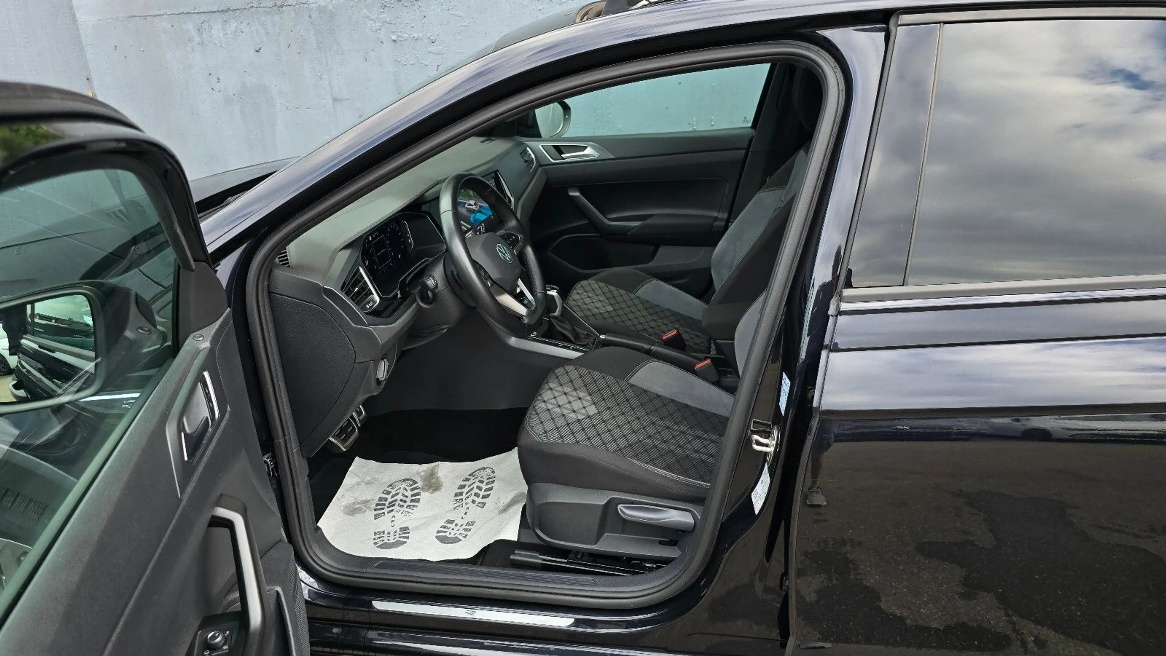 Volkswagen Taigo 1.5 TSI DSG 3 x R-Line Pano/ACC/Key-less — photo 6