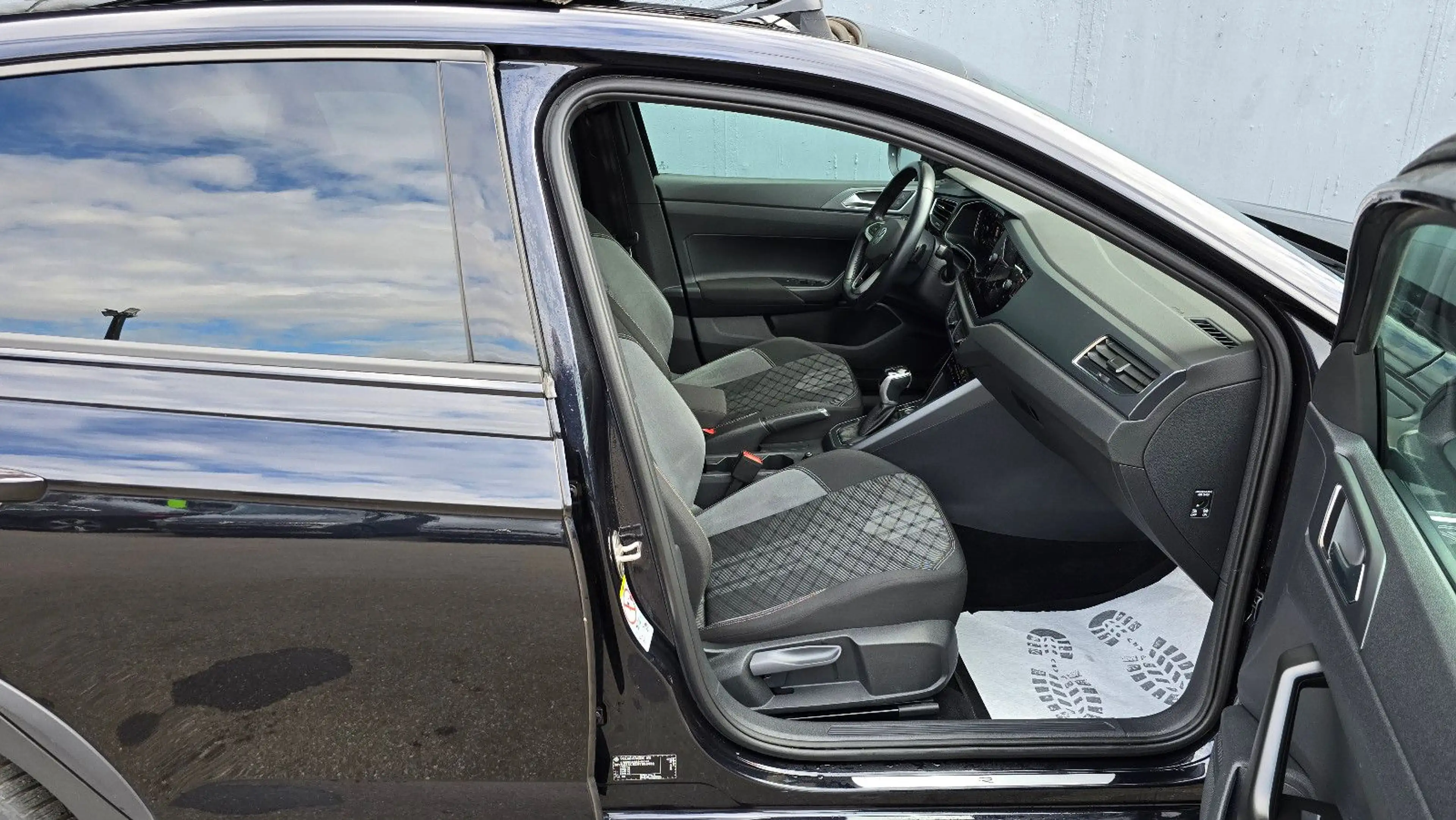 Volkswagen Taigo 1.5 TSI DSG 3 x R-Line Pano/ACC/Key-less — photo 7