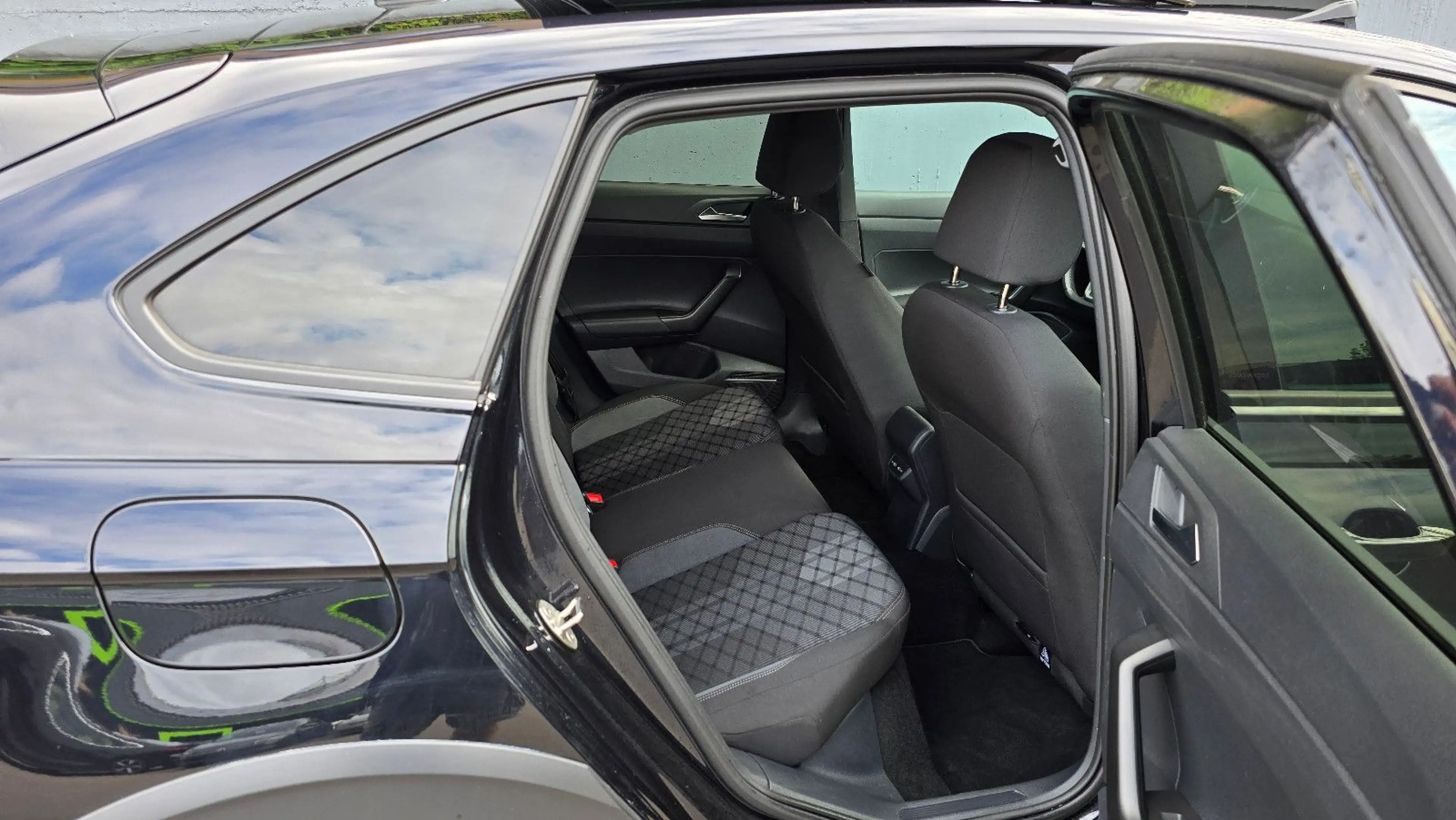 Volkswagen Taigo 1.5 TSI DSG 3 x R-Line Pano/ACC/Key-less — photo 9