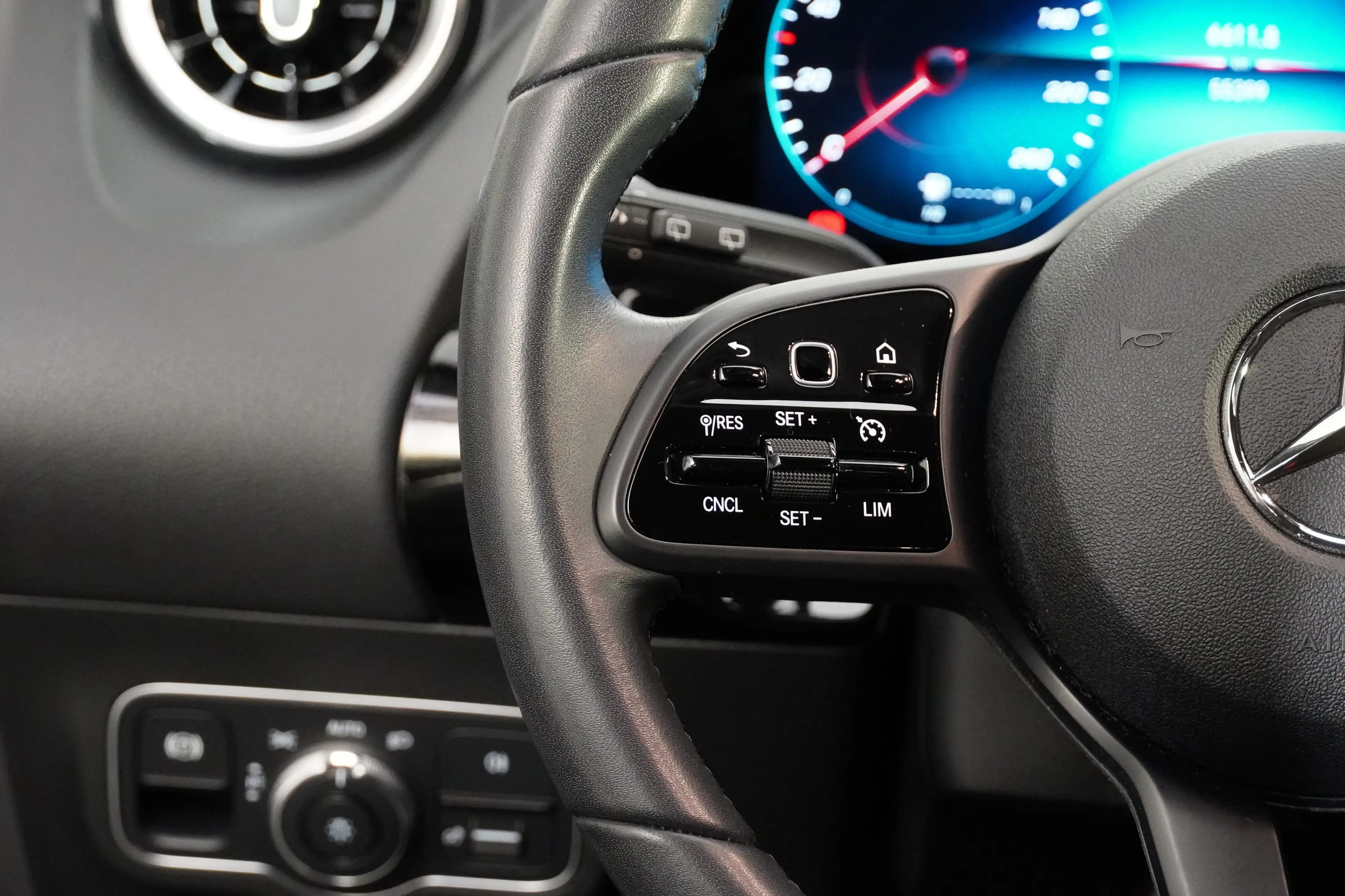 Mercedes-Benz B 220 4matik LED RFK el. Sitze — photo 11