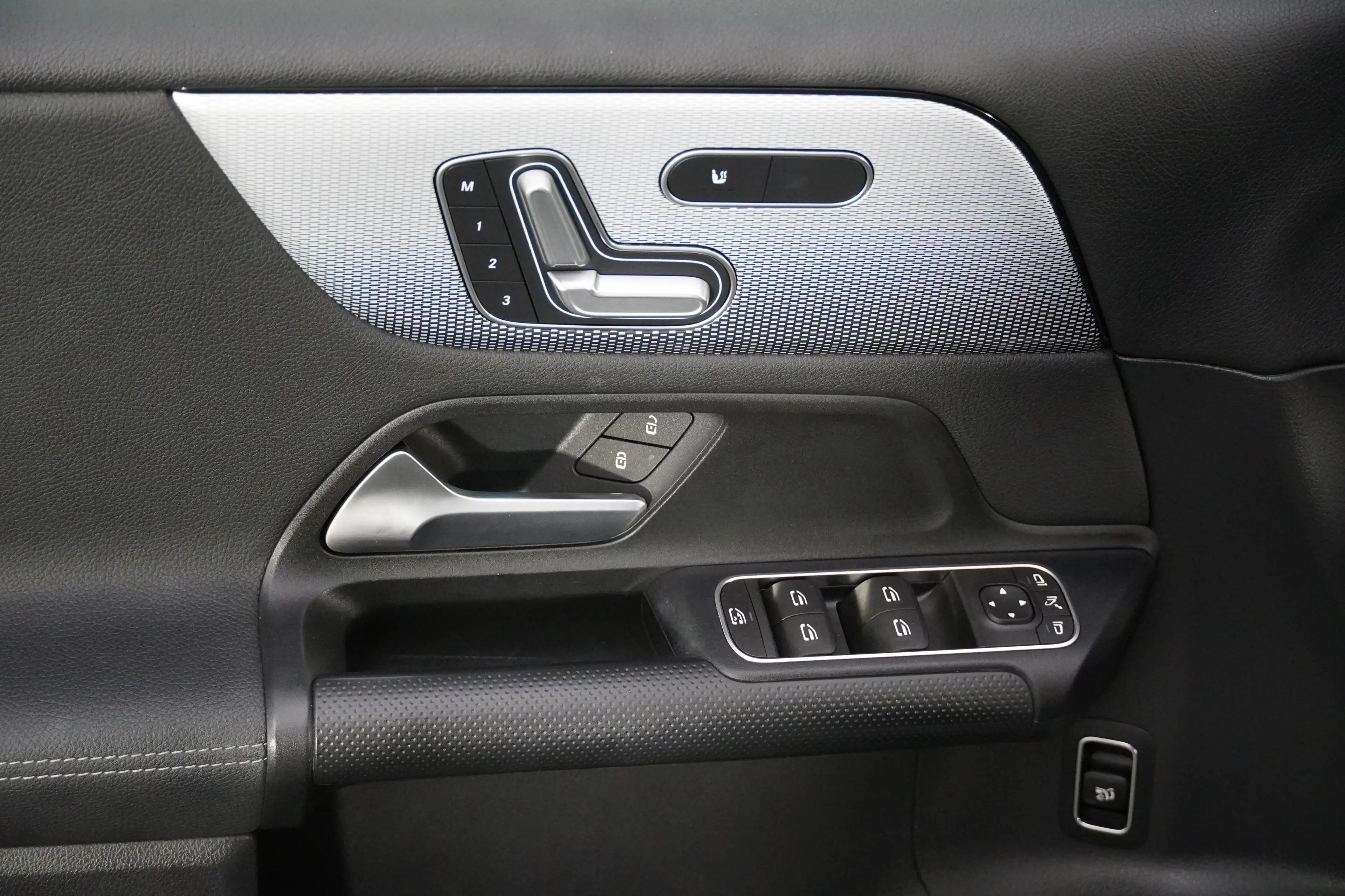 Mercedes-Benz B 220 4matik LED RFK el. Sitze — photo 6